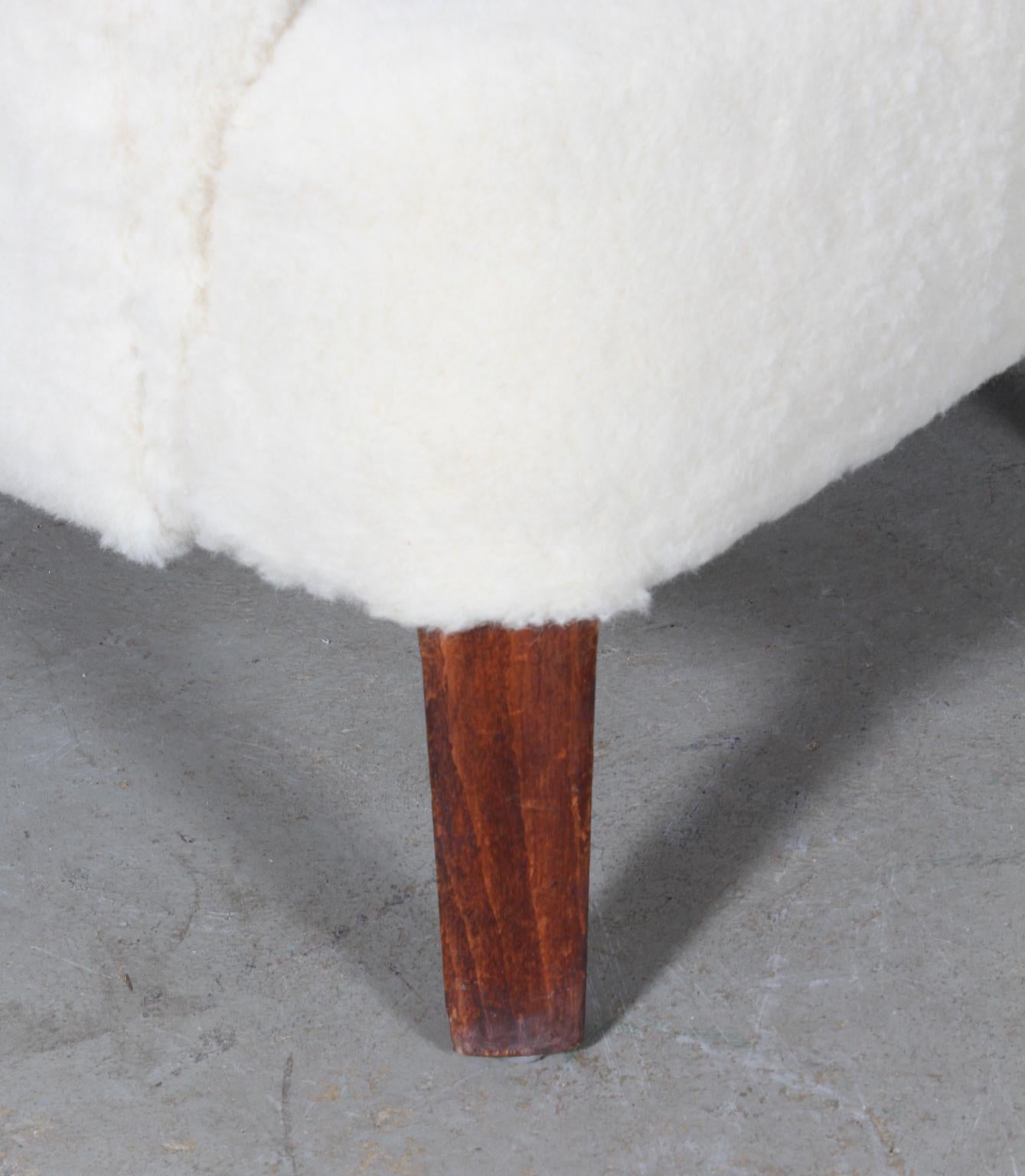 Peter Hvidt Early Lounge Chair in Sheepskin In Good Condition In Esbjerg, DK