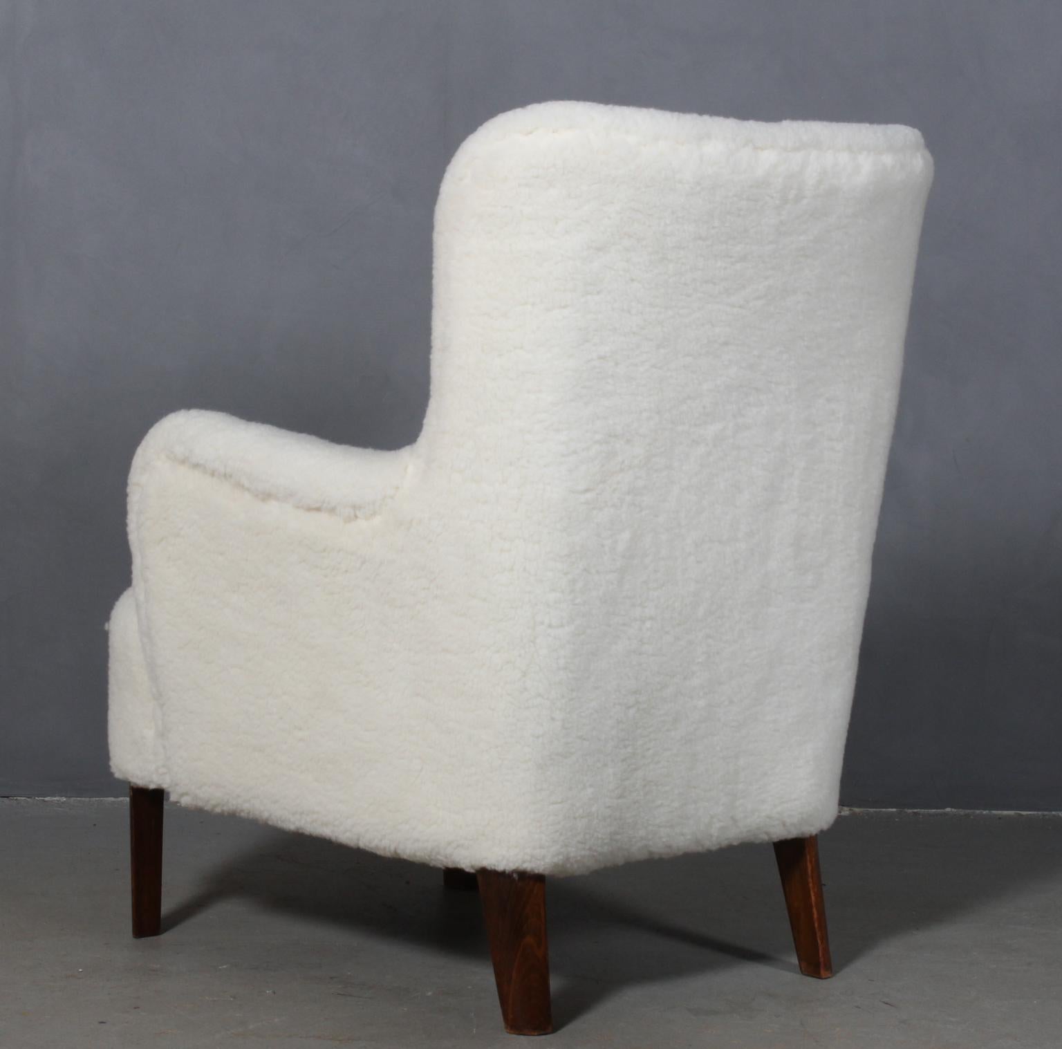 Mid-20th Century Peter Hvidt Early Lounge Chair in Sheepskin