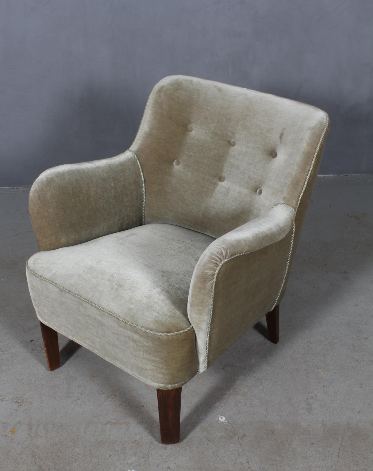 Peter Hvidt early lounge chair. 

Upholstered with velvet.

Made by Fritz Hansen or Ludvig Pontopidan, Denmark, 1940s.