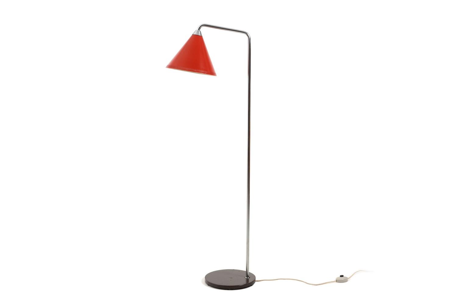 Floor lamp by Peter Hvidt for LYFA Denmark 1950s. With red conical metal shade. Dark brown lacquered base and steel lamp shaft. This version comes with the switch on the cable. We have also the same with black shade here on 1stDibs.
