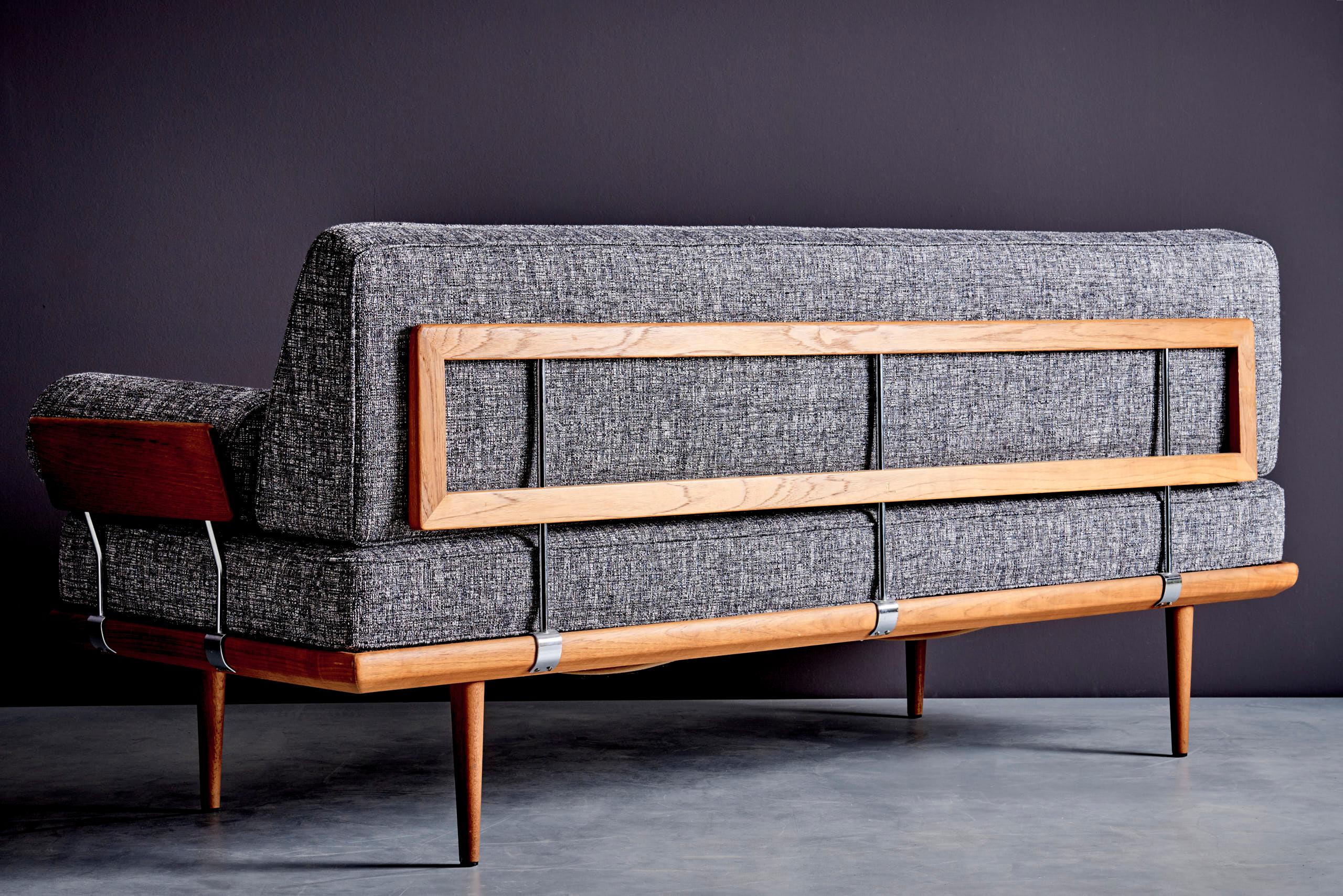 Scandinavo moderno Peter Hvidt Gray Daybed or Sofa, Denmark 1950s in vendita