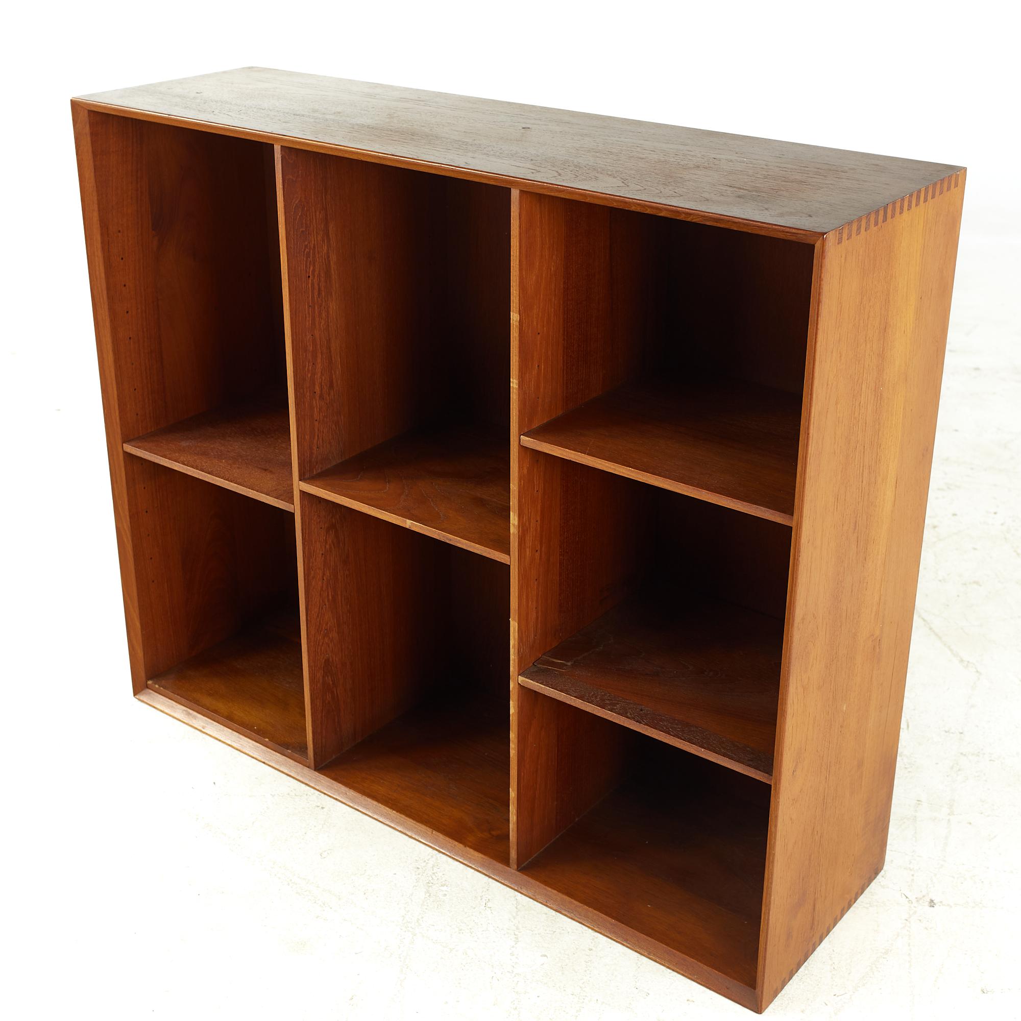 Scaffale per libri in teak del Medioevo di Peter Hvidt in vendita 1