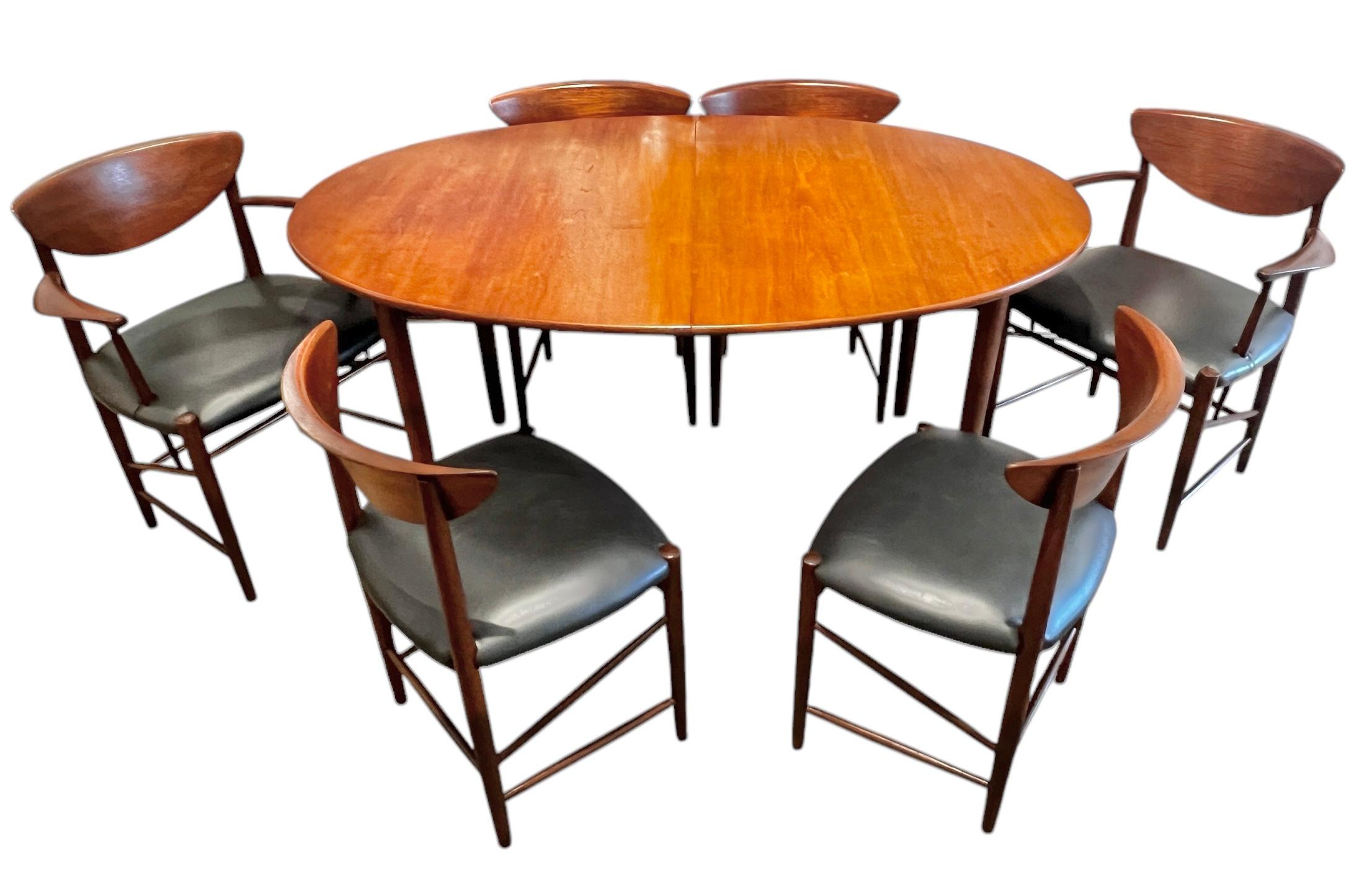 Tavolo da pranzo in teak di metà secolo di Peter Hvidt e sei sedie per John Stuart Furniture in vendita 5