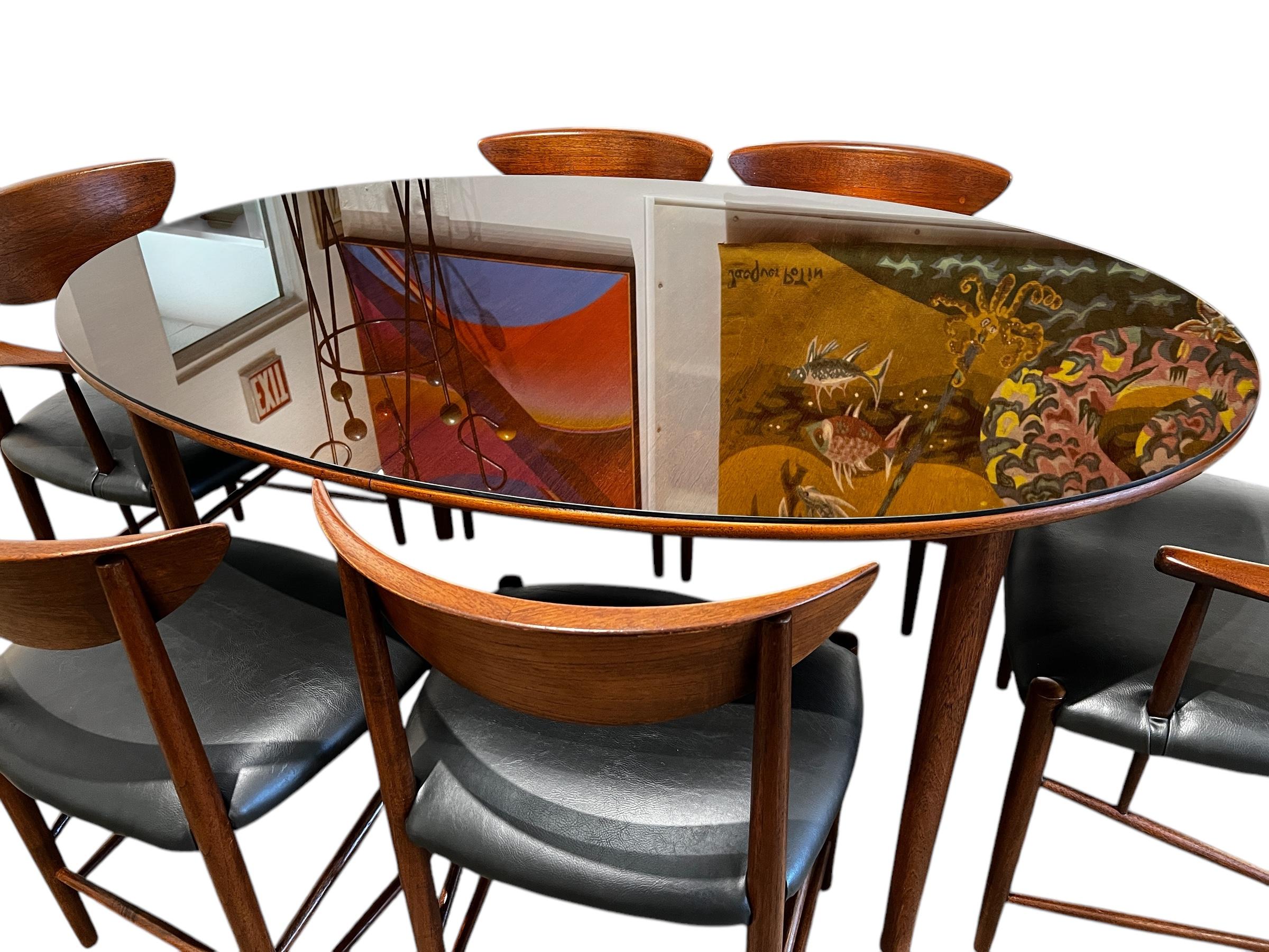 Tavolo da pranzo in teak di metà secolo di Peter Hvidt e sei sedie per John Stuart Furniture in vendita 6