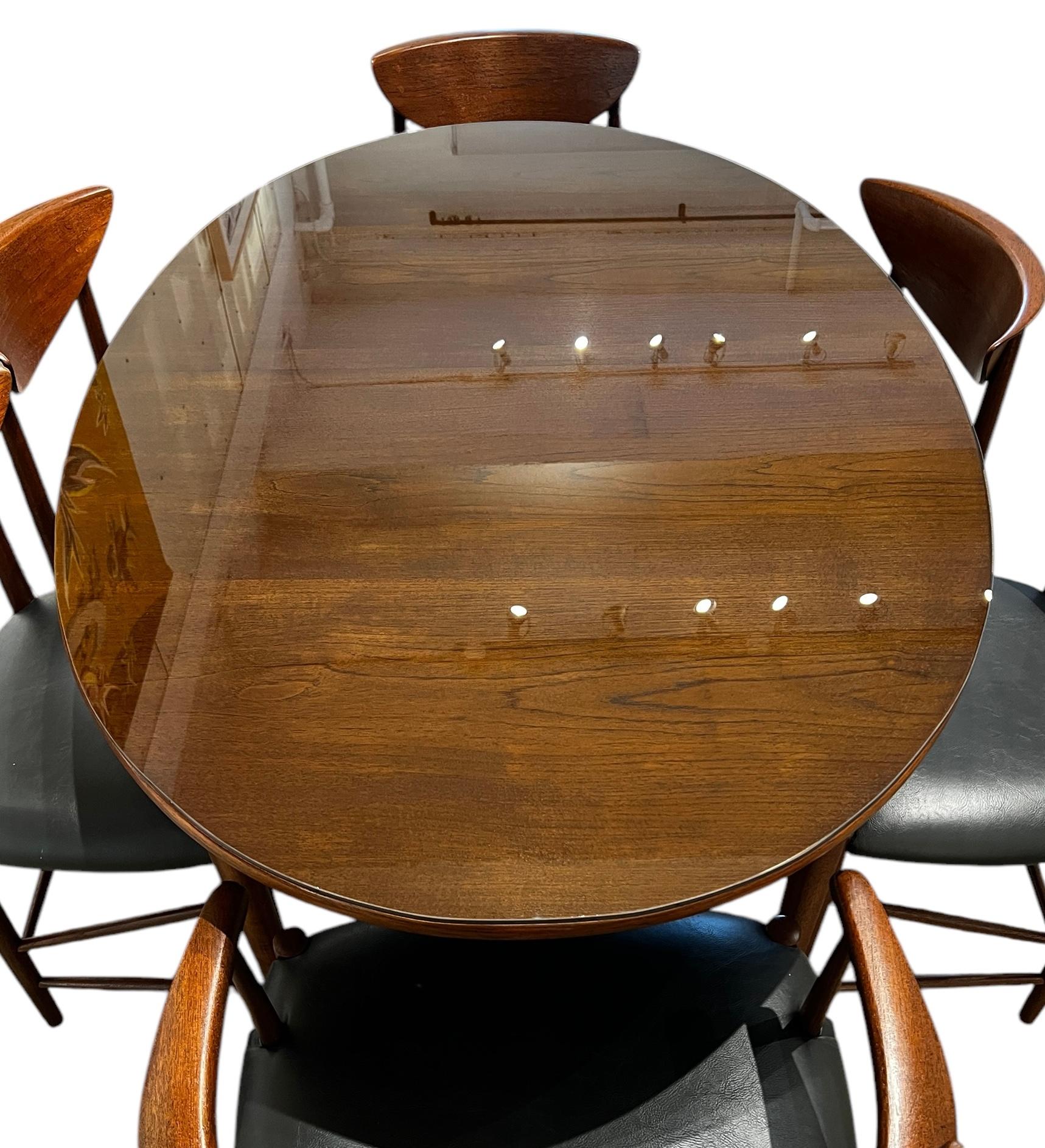 Tavolo da pranzo in teak di metà secolo di Peter Hvidt e sei sedie per John Stuart Furniture in vendita 7