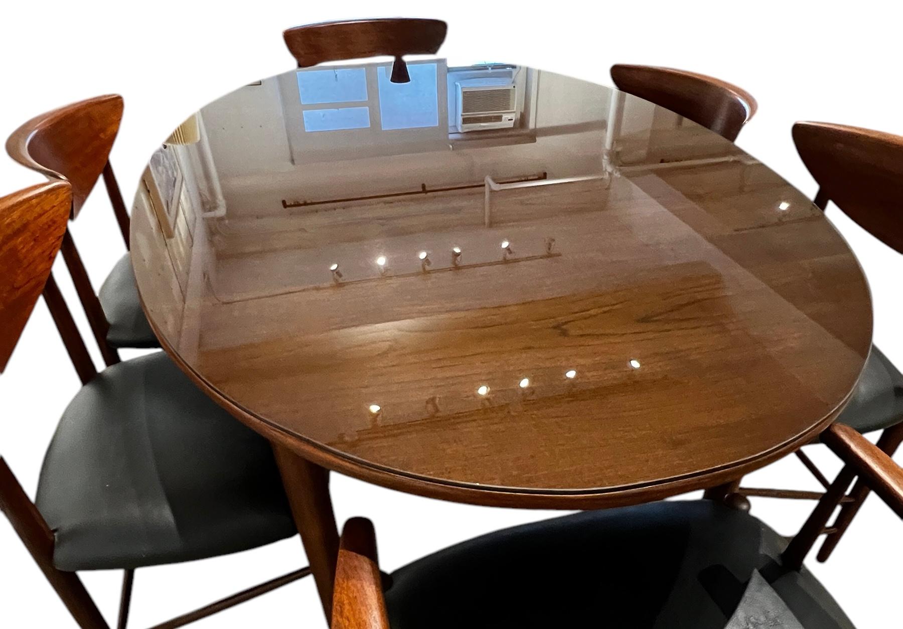 Tavolo da pranzo in teak di metà secolo di Peter Hvidt e sei sedie per John Stuart Furniture in vendita 8