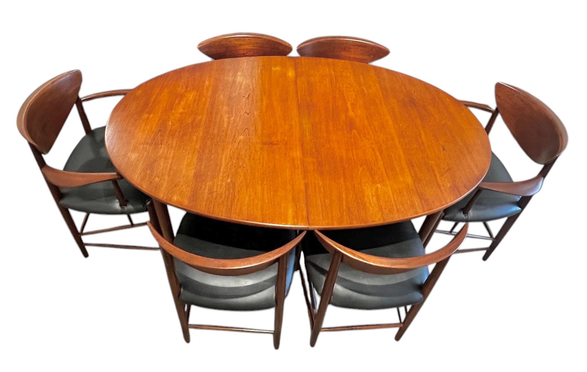Mid-Century moderno Tavolo da pranzo in teak di metà secolo di Peter Hvidt e sei sedie per John Stuart Furniture in vendita