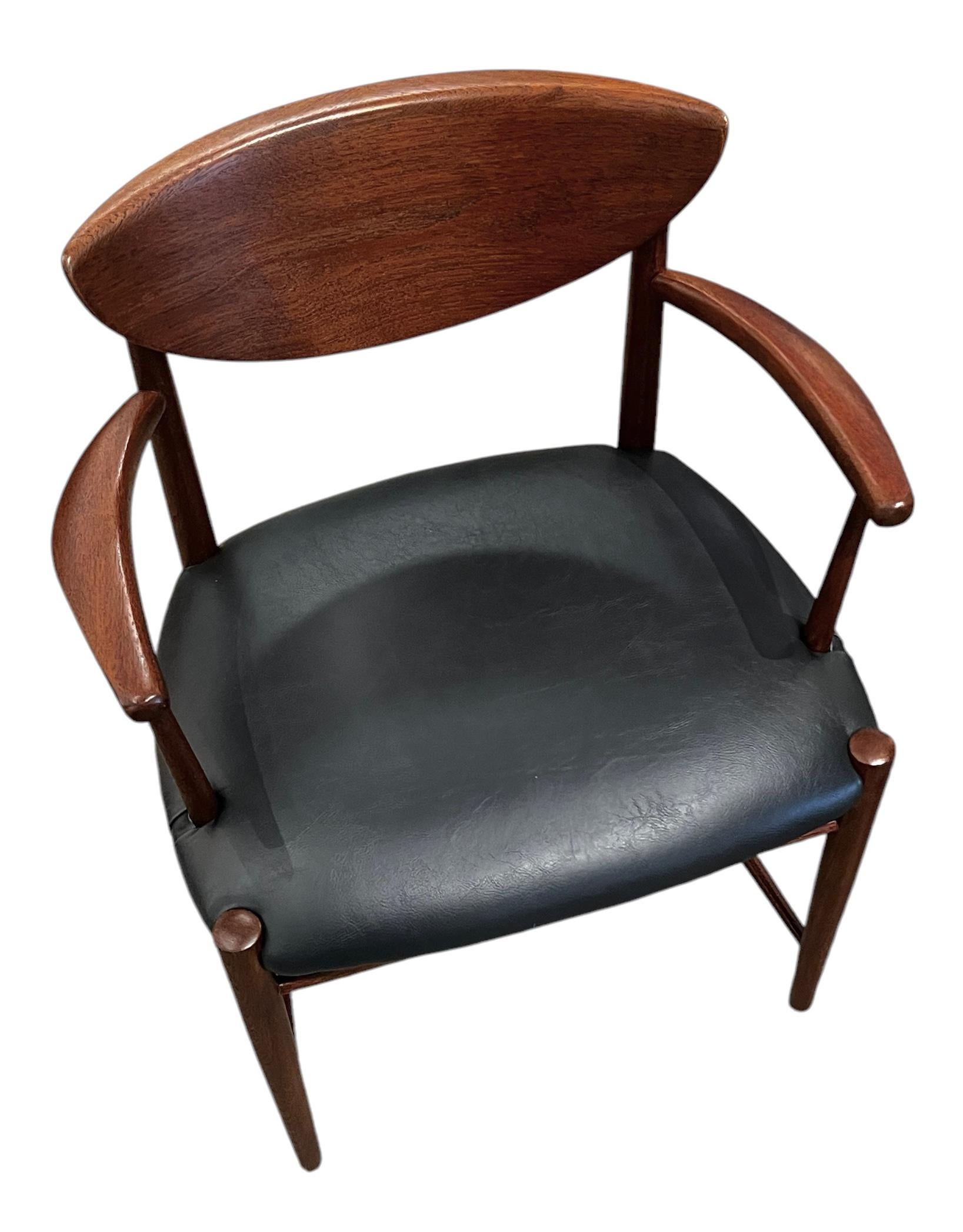 Tavolo da pranzo in teak di metà secolo di Peter Hvidt e sei sedie per John Stuart Furniture in vendita 2