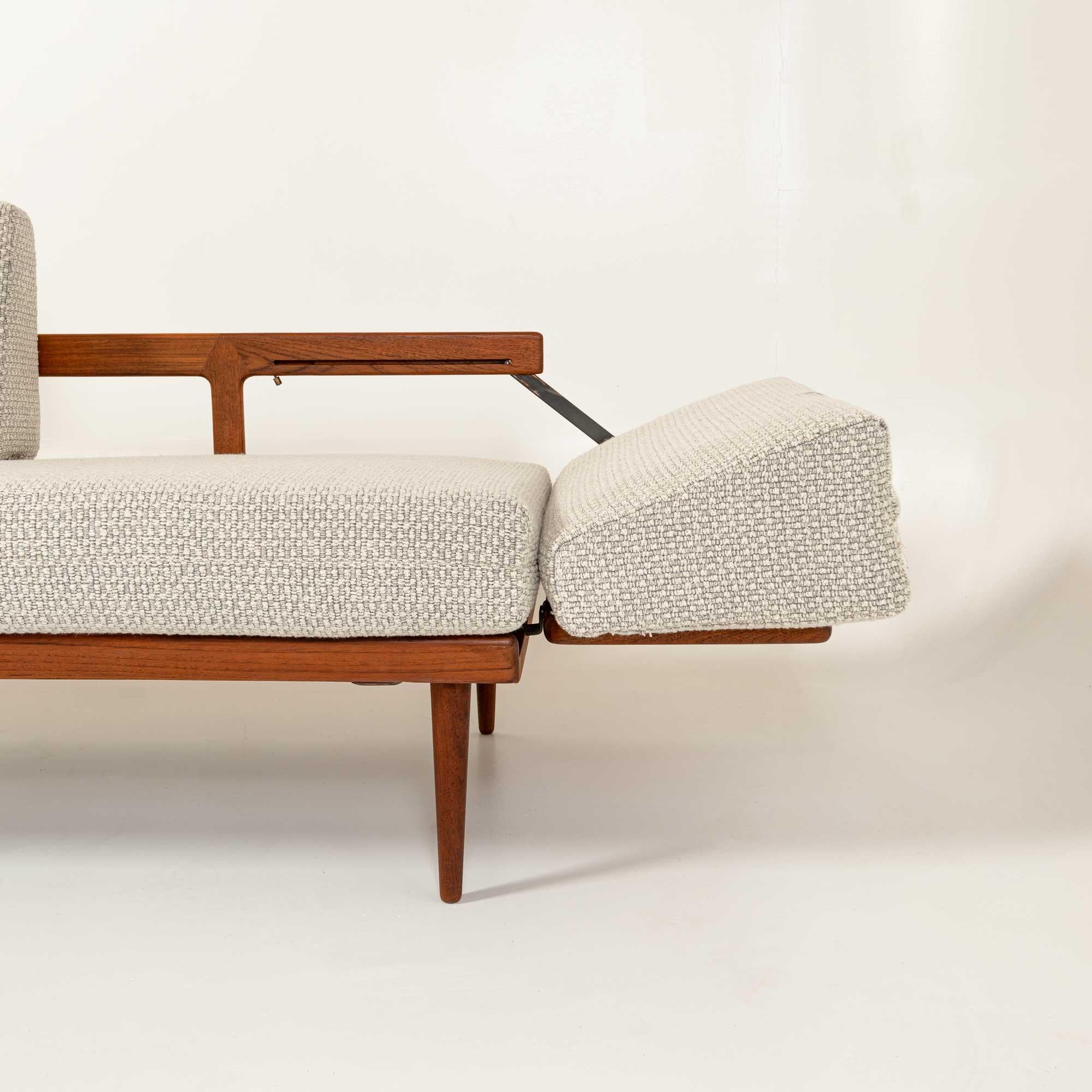 Peter Hvidt Model FD 451 Sectional sofas Daybed in Teak and Salt & Pepper Bouclé 1