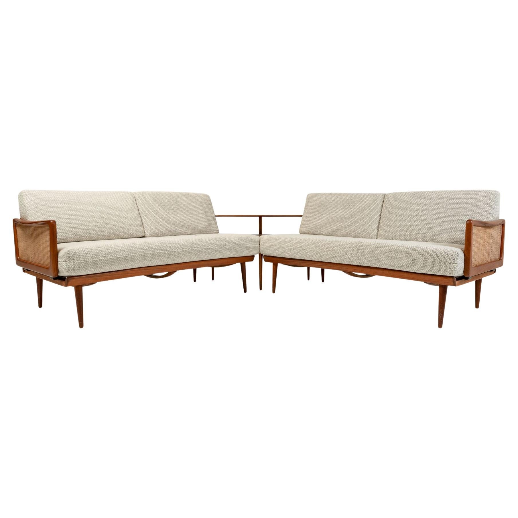 Peter Hvidt Model FD 451 Sectional sofas Daybed in Teak and Salt & Pepper Bouclé