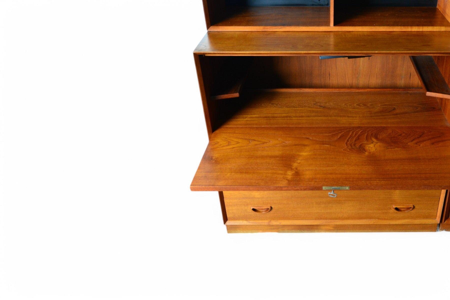 Teak Librerie / pensili modulari in teak massiccio di Peter Hvidt in vendita