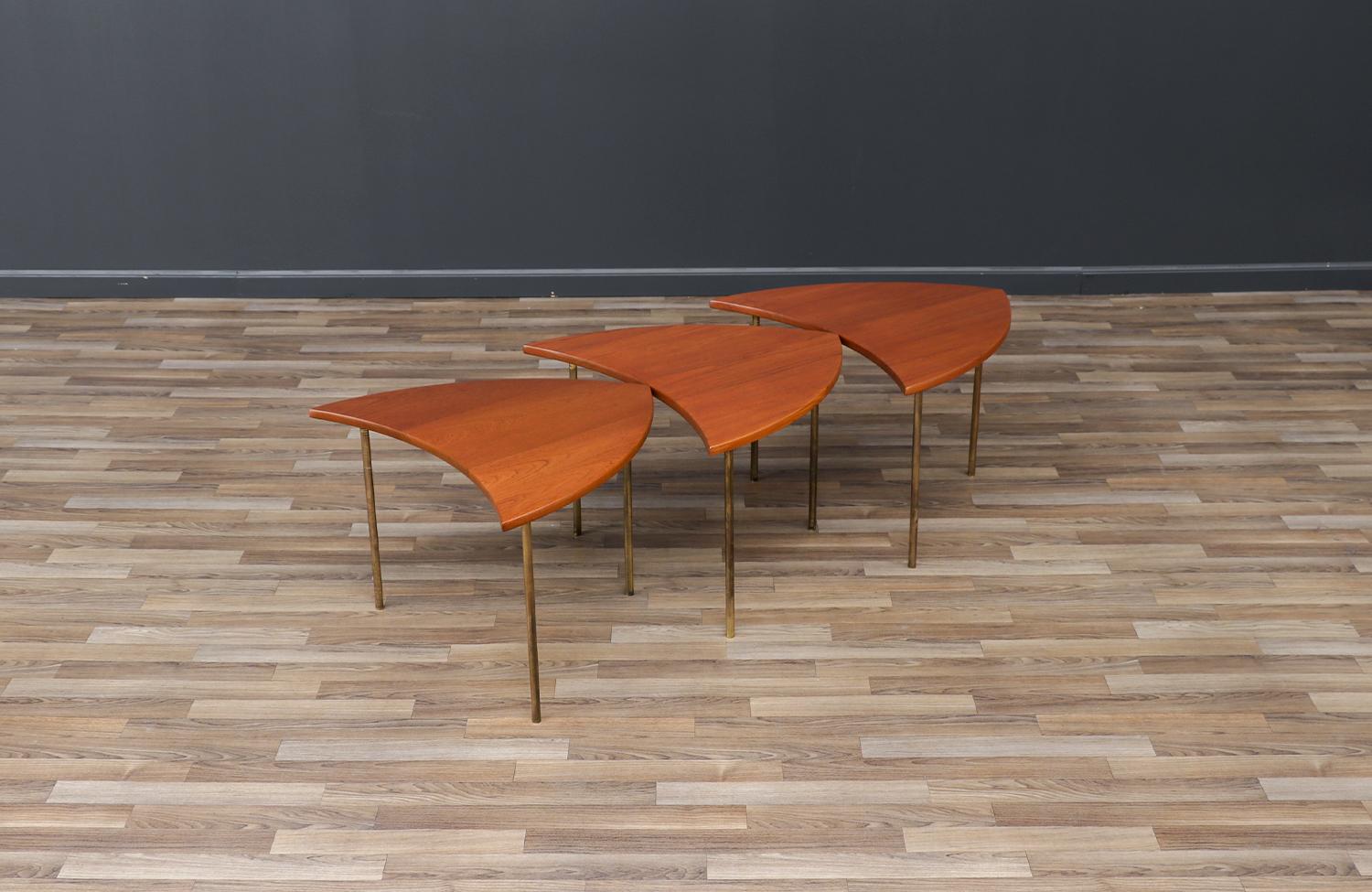 Danois Table basse modulaire en teck et laiton de Peter Hvidt pour France & Son en vente