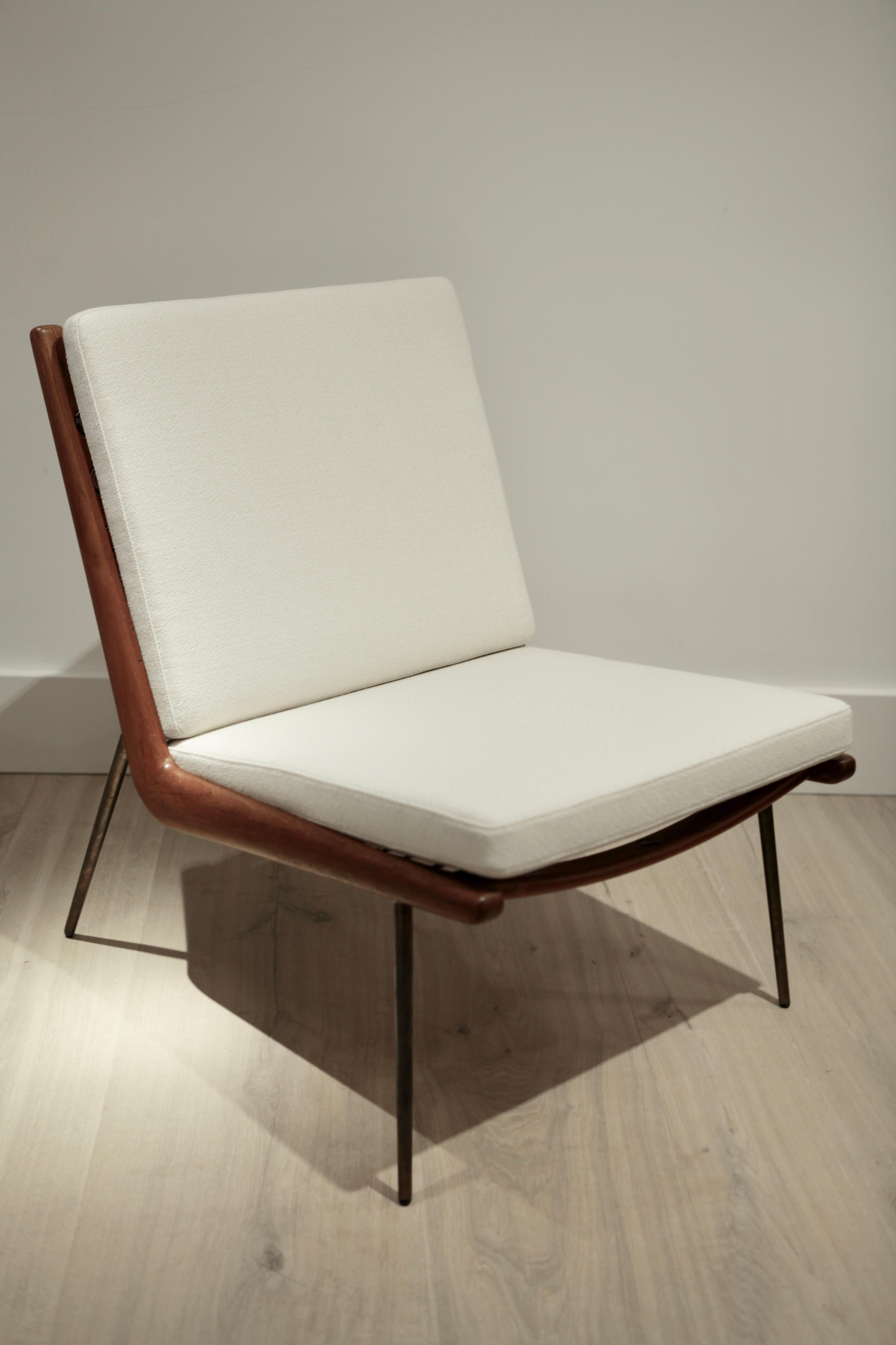 An easy chair by Peter Hvidt & Orla Mølgaard-Nielsen with teak boomerang shaped frame and brass legs, manufactured by France & Søn in Denmark, 1960s
New upholstery.