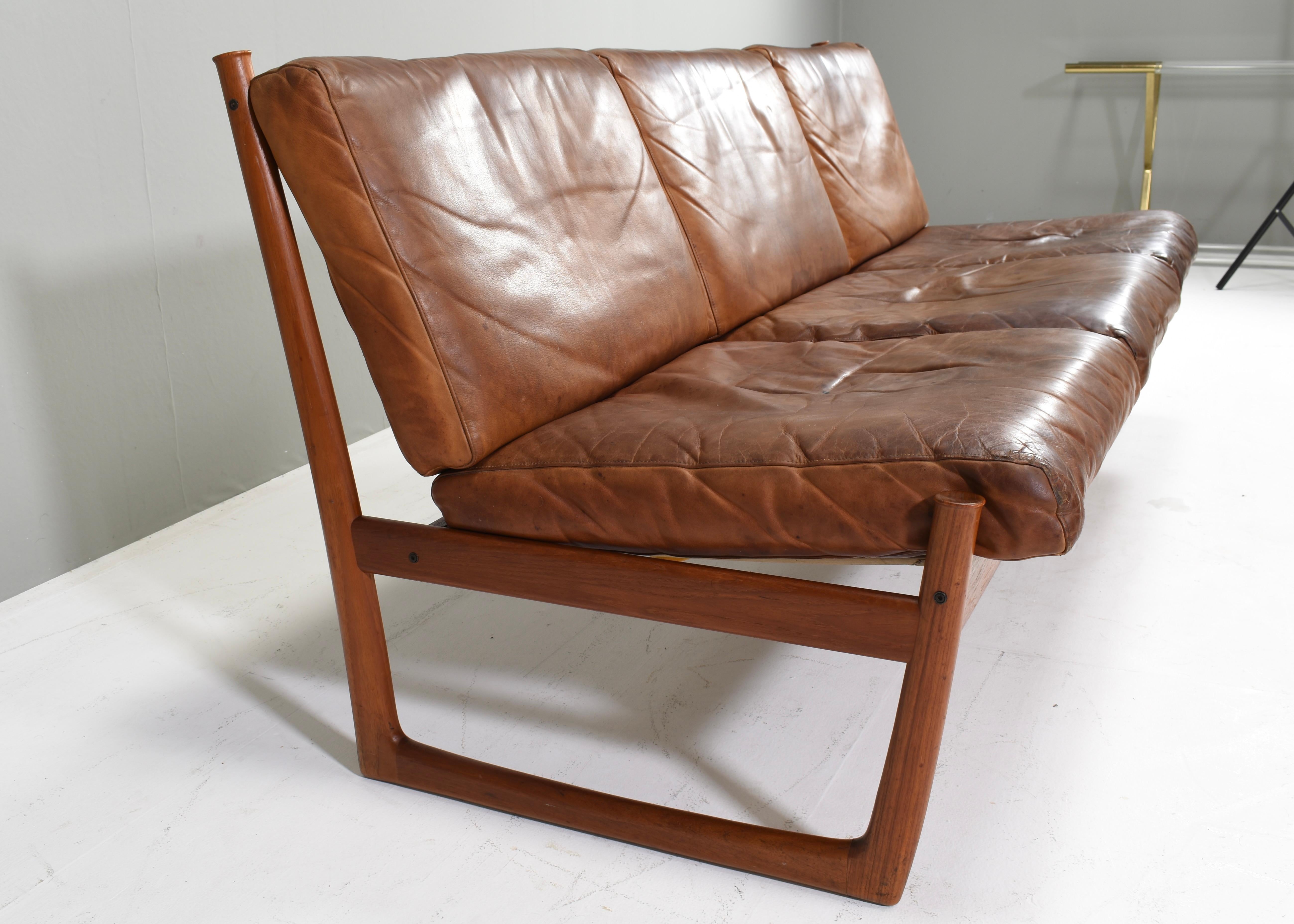 Peter Hvidt & Orla Mølgaard FD130 Teak sofa in Cognac Leather - Denmark, 1950's For Sale 4