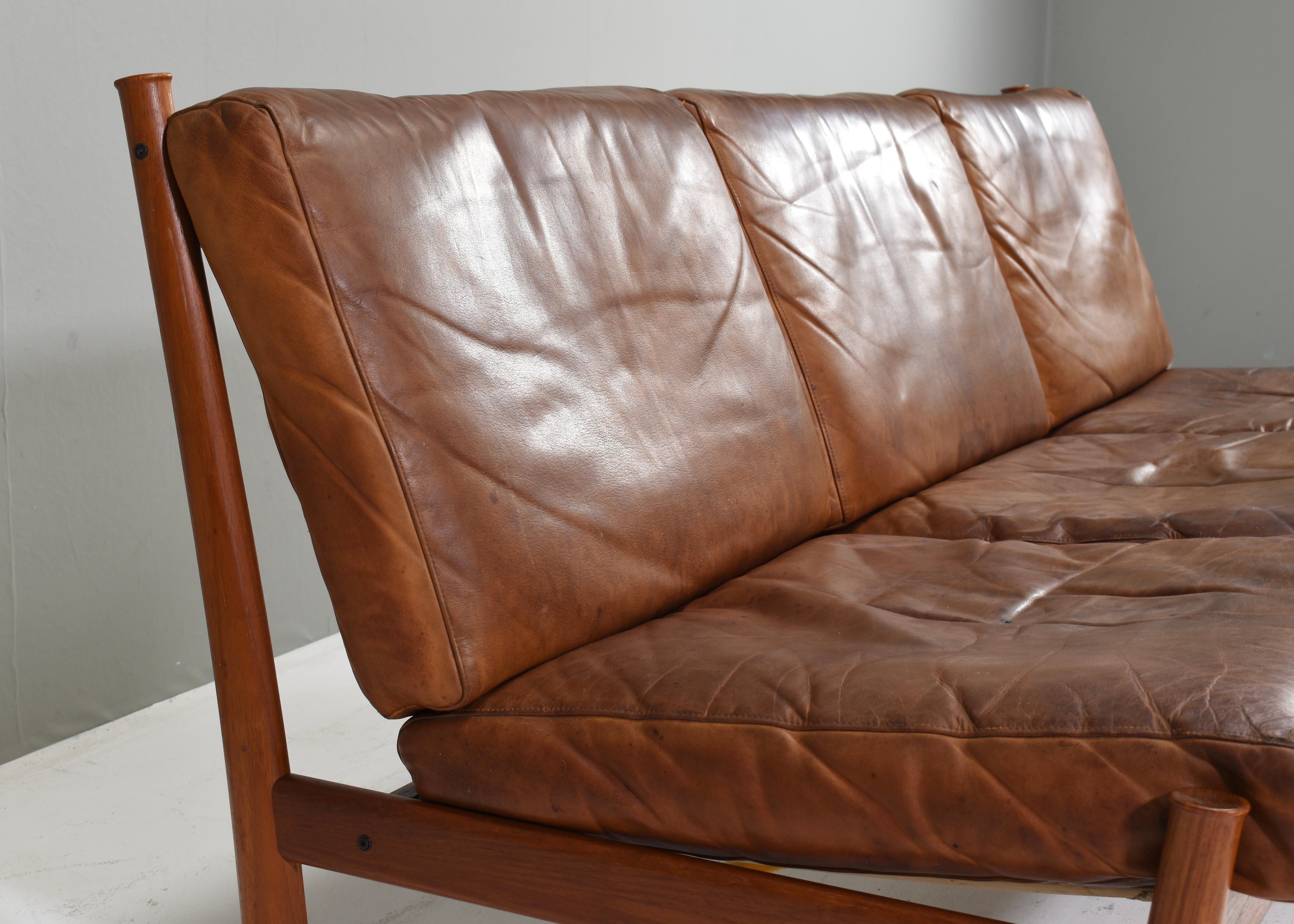 Peter Hvidt & Orla Mølgaard FD130 Teak sofa in Cognac Leather - Denmark, 1950's For Sale 5