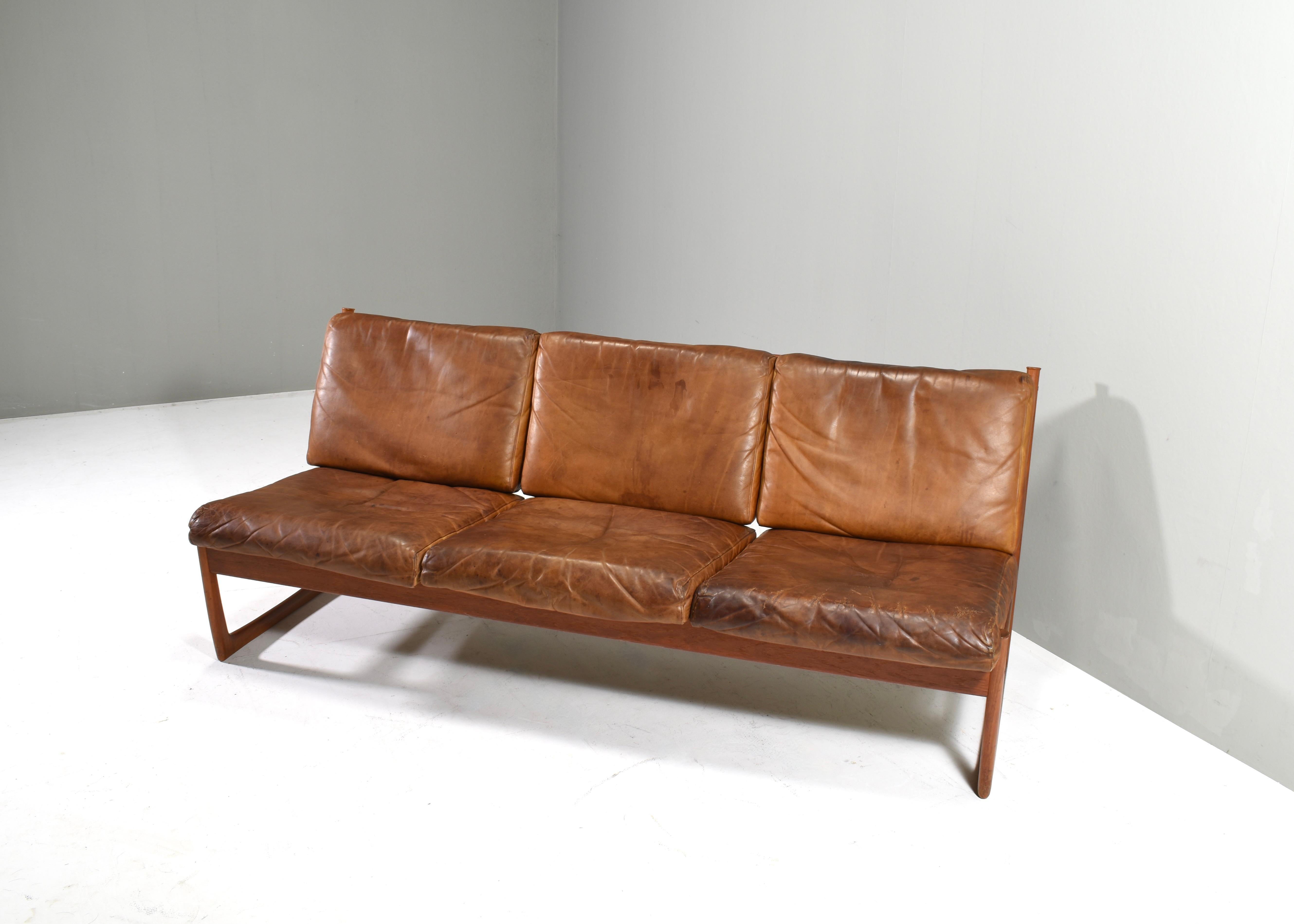 Danish Peter Hvidt & Orla Mølgaard FD130 Teak sofa in Cognac Leather - Denmark, 1950's For Sale