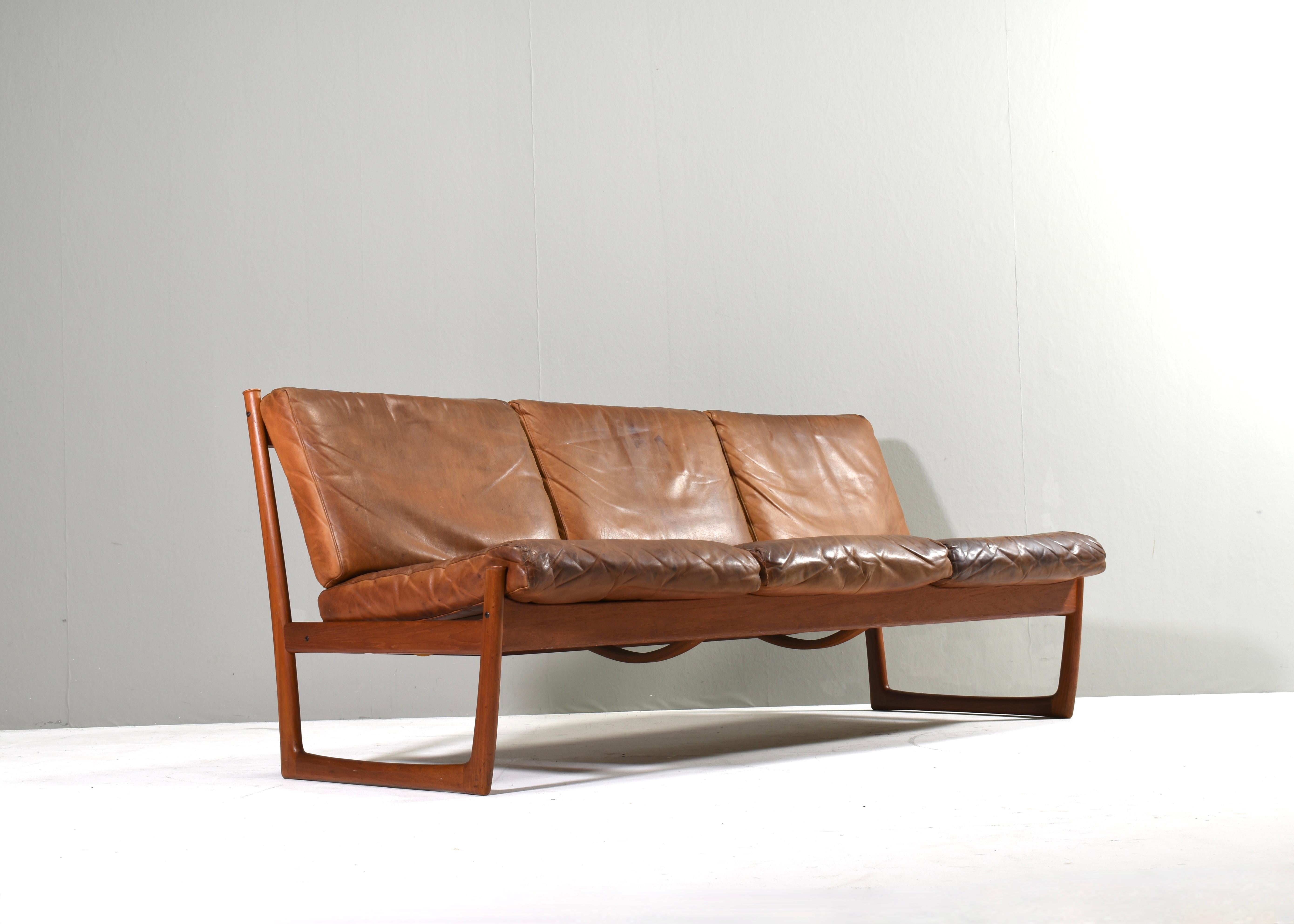 Peter Hvidt & Orla Mølgaard FD130 Teak sofa in Cognac Leather - Denmark, 1950's For Sale 1