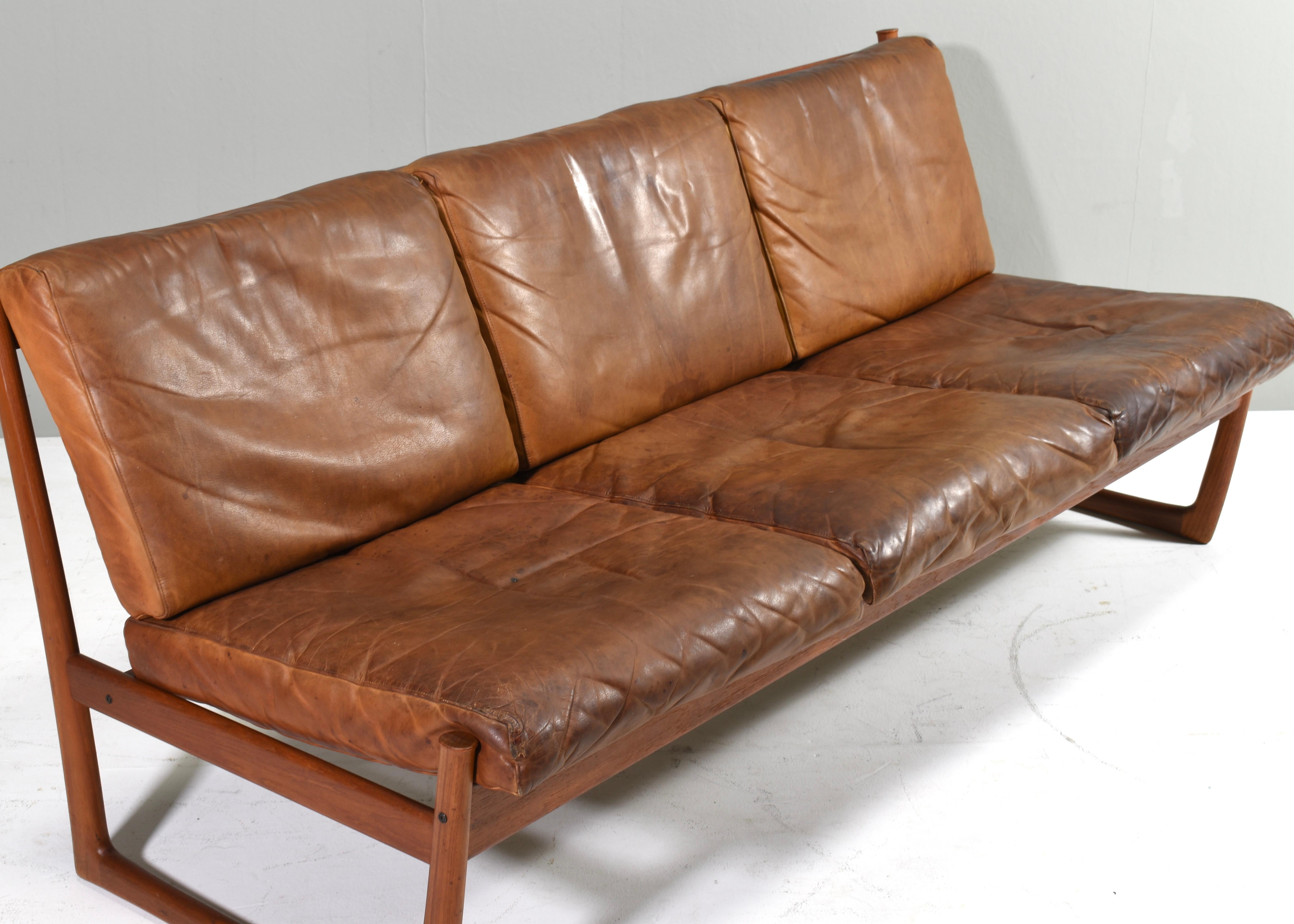 Peter Hvidt & Orla Mølgaard FD130 Teak sofa in Cognac Leather - Denmark, 1950's For Sale 2