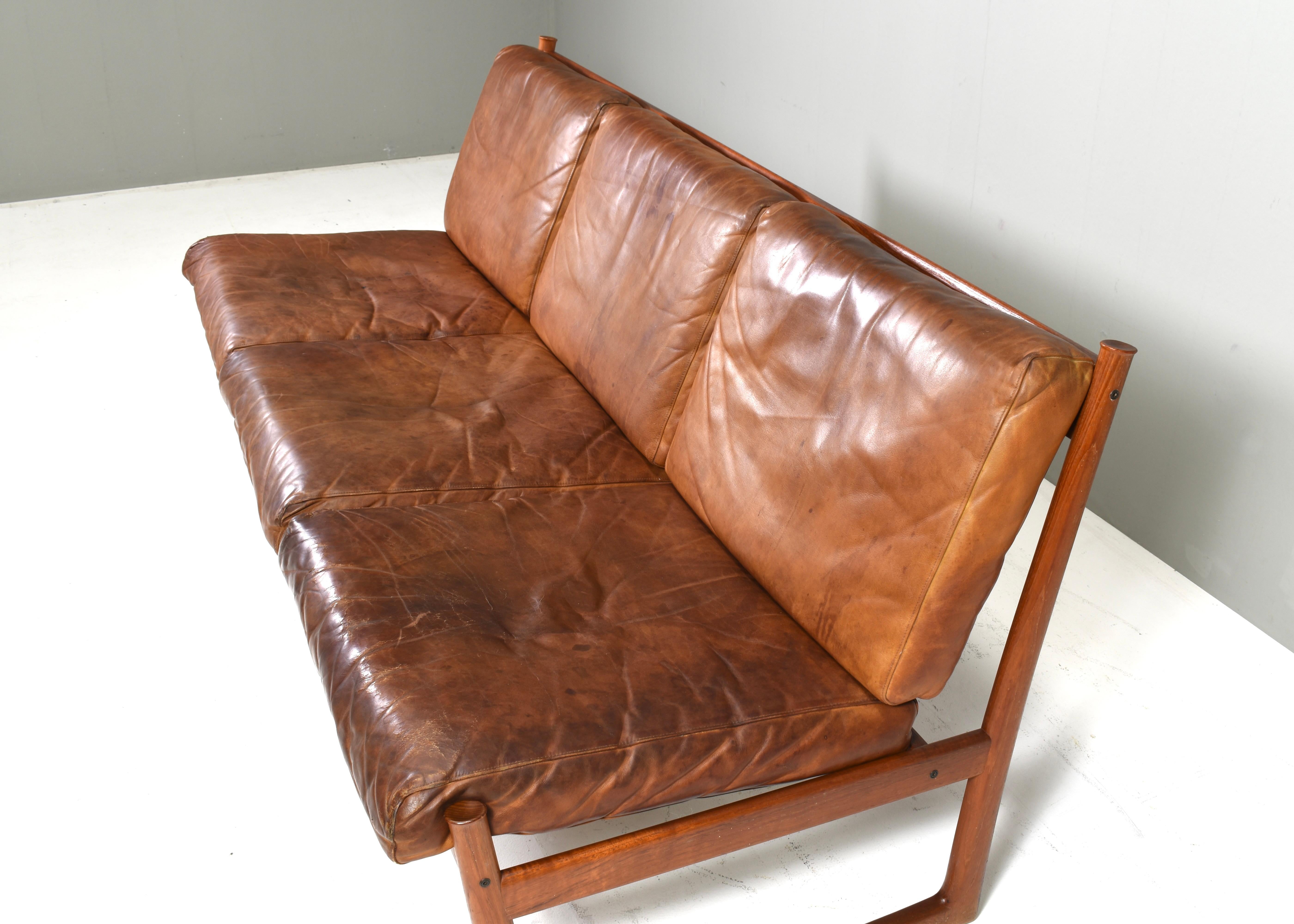 Peter Hvidt & Orla Mølgaard FD130 Teak sofa in Cognac Leather - Denmark, 1950's For Sale 3