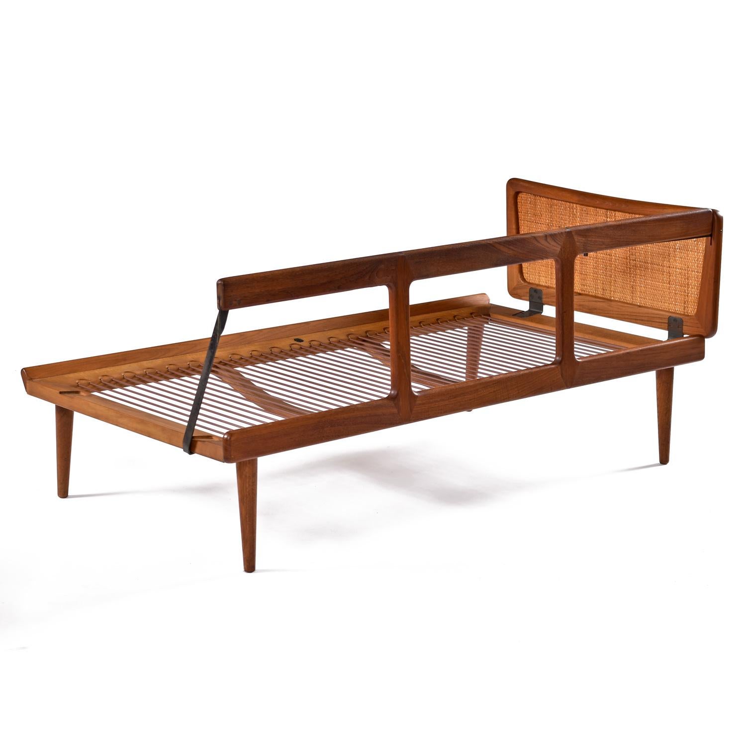 Peter Hvidt Orla Mølgaard For John Stuart FD451 Daybed Sofas & Corner Table Set For Sale 9