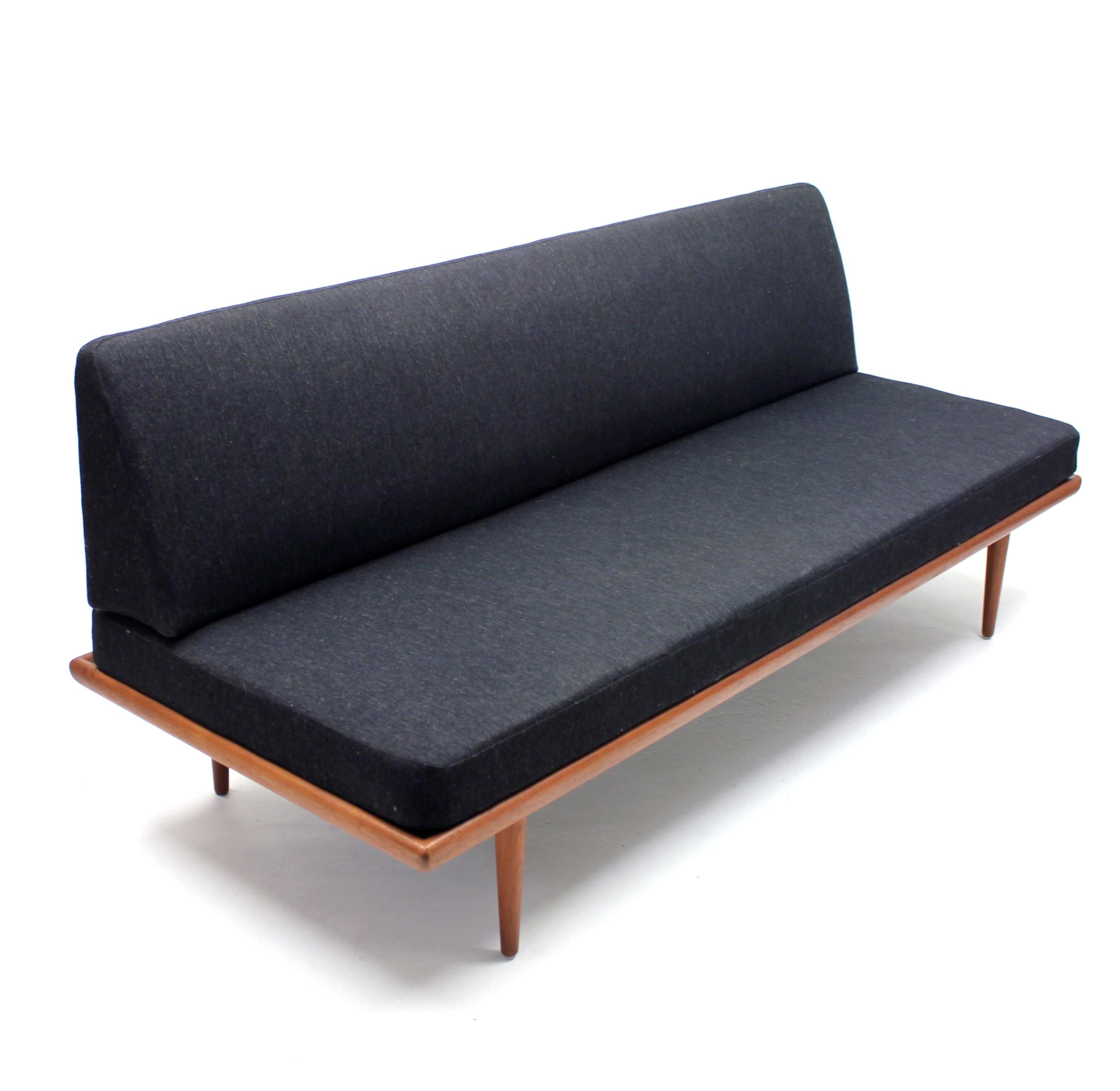 Peter Hvidt & Orla Mølgaard, Minerva Sofa/Daybed, France & Søn, 1960s In Good Condition In Uppsala, SE