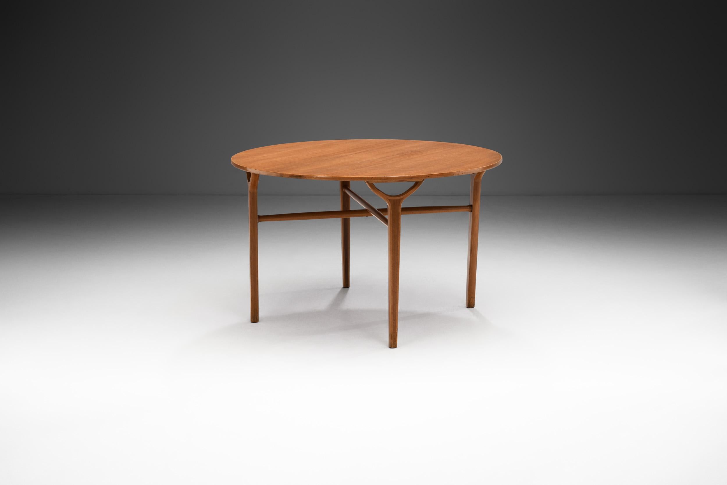 With warm tones, exceptional versatility, and crafted with a range of appealing materials, Peter Hvidt & Orla Mølgaard Nielsen furniture showcase the Danish duo’s penchant for innovation and durable design. For decades, the pair created sleek coffee