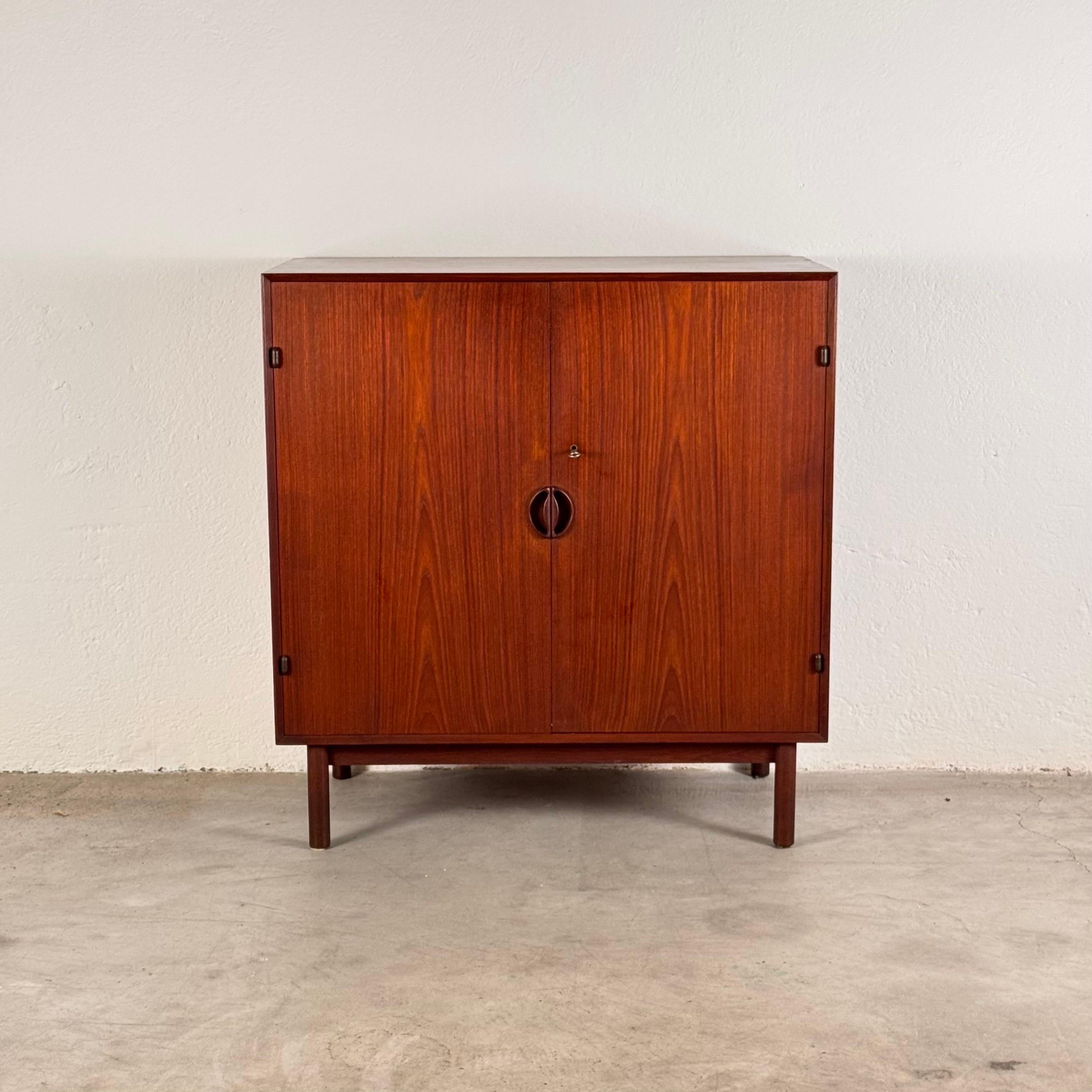 Cabinet designed by Peter Hvidt & Orla Mølgaard-Nielsen for Søborg Møbelfabrik in 1956, a beautifully crafted example of Danish mid-century modernism

Constructed from solid teak, the cabinet features a refined architectural form with perfectly