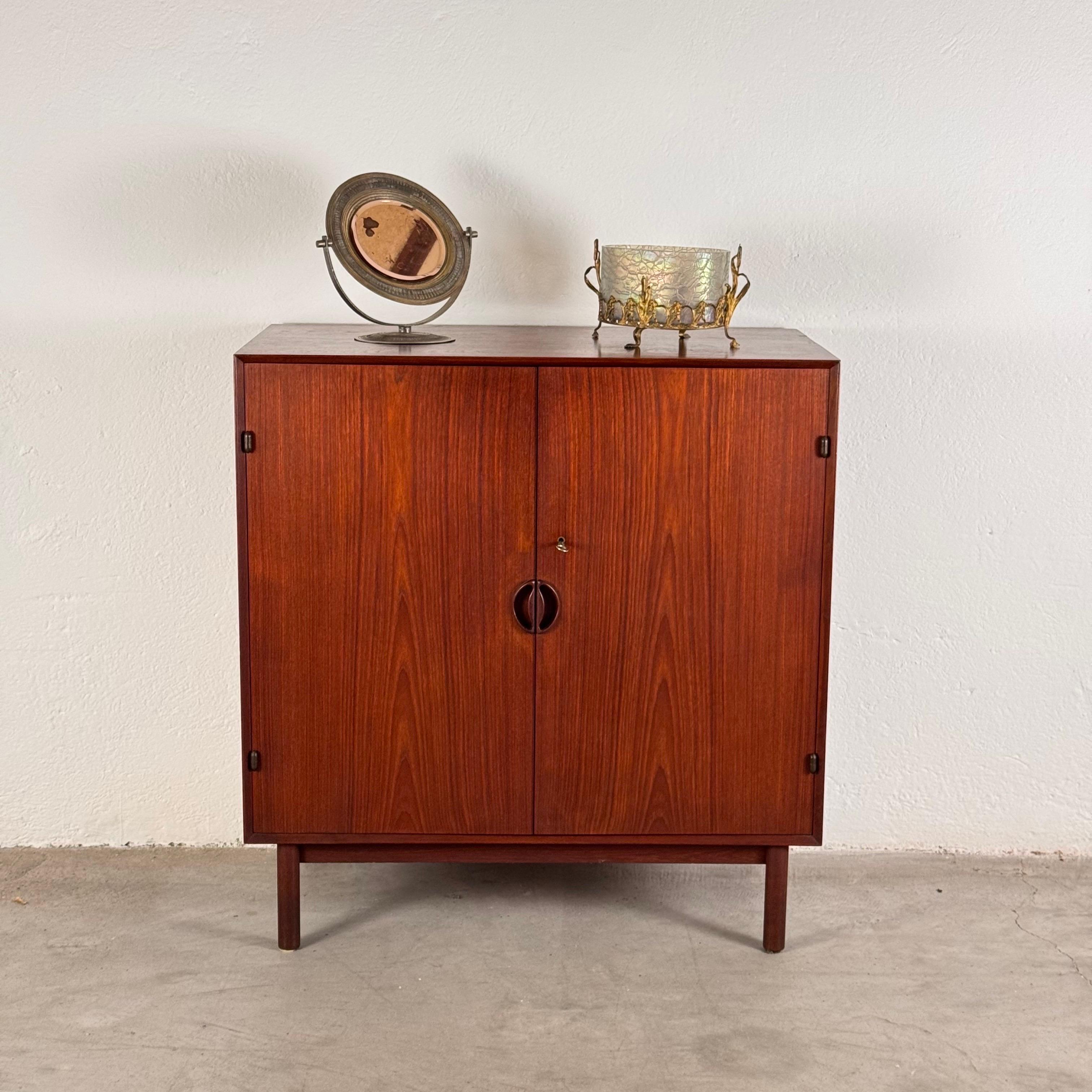 Mid-Century Modern Peter Hvidt & Orla Mølgaard-Nielsen Cabinet in Teak for Søborg Møbelfabrik, 1956 For Sale