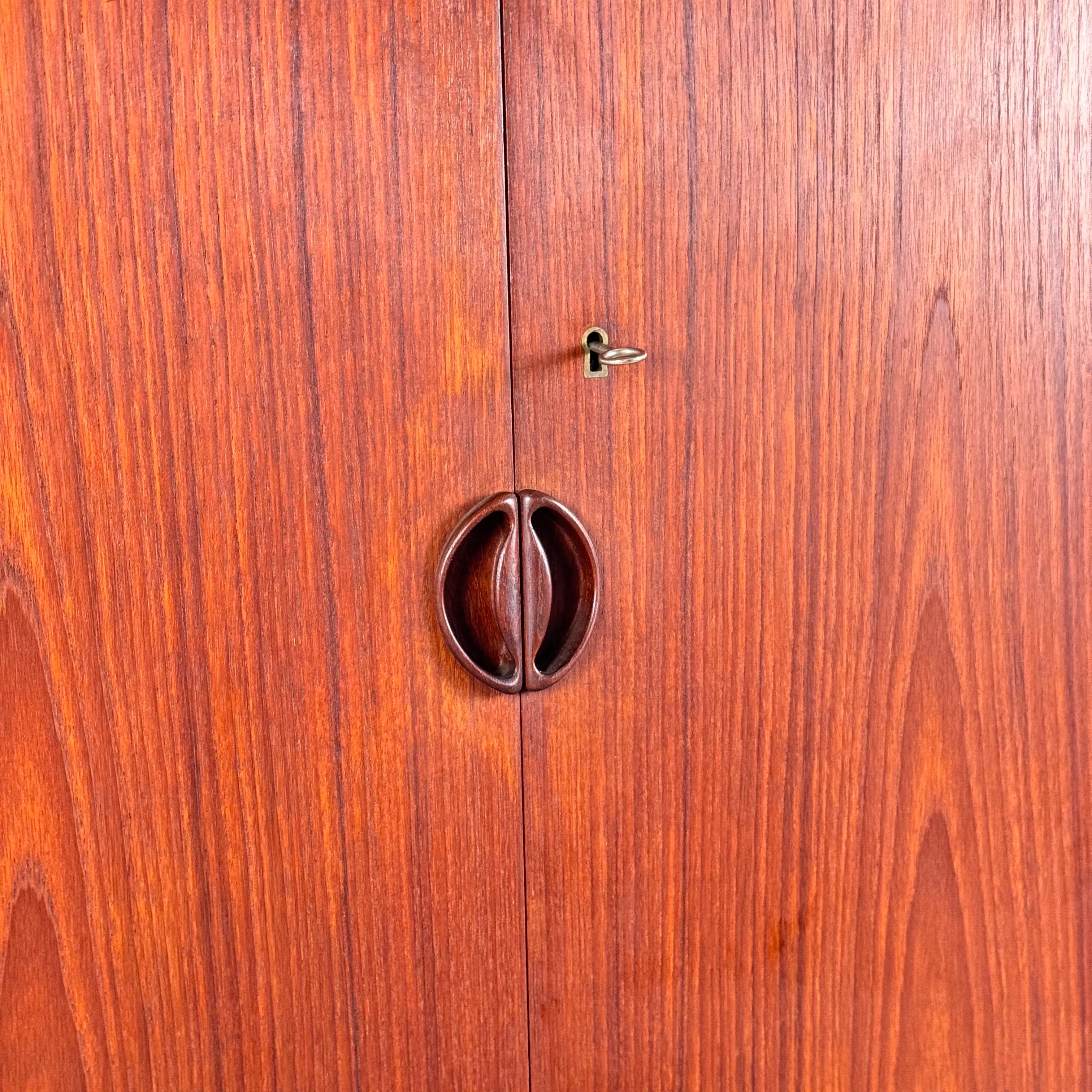 Hand-Crafted Peter Hvidt & Orla Mølgaard-Nielsen Cabinet in Teak for Søborg Møbelfabrik, 1956 For Sale