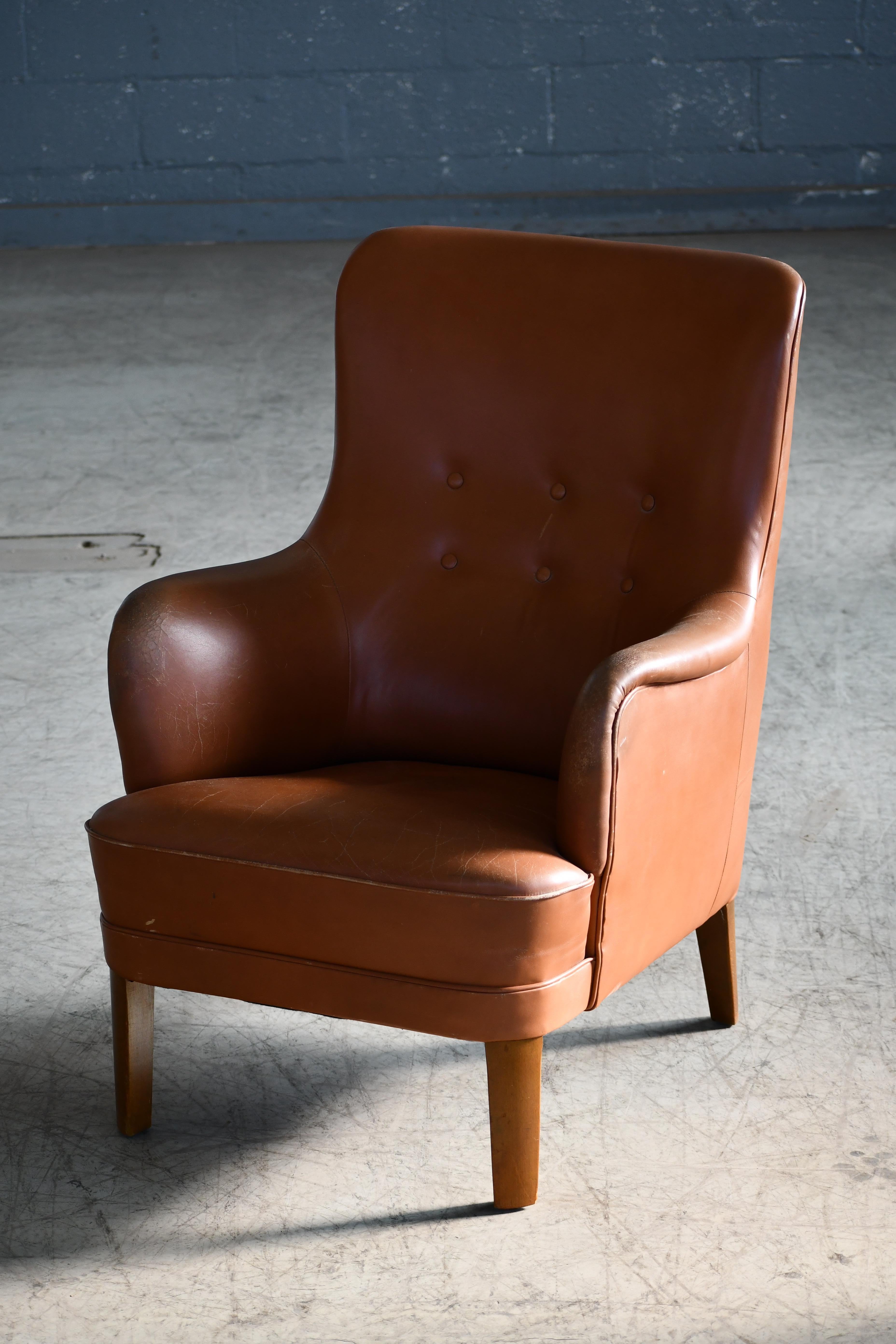 Peter Hvidt & Orla Mølgaard-Nielsen Classic Danish Tufted Leather Lounge Chair In Good Condition For Sale In Bridgeport, CT