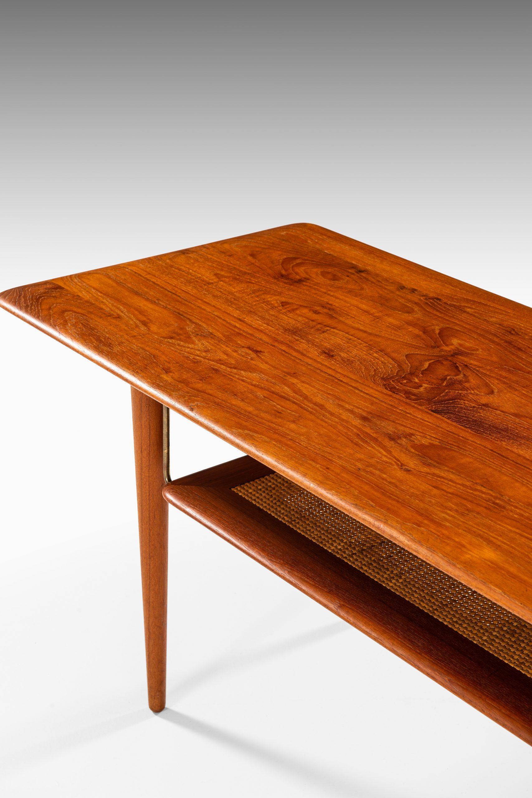 Table basse modèle FD-516 conçue par Peter Hvidt & Orla Mølgaard-Nielsen. Produit par France & Daverkosen au Danemark.