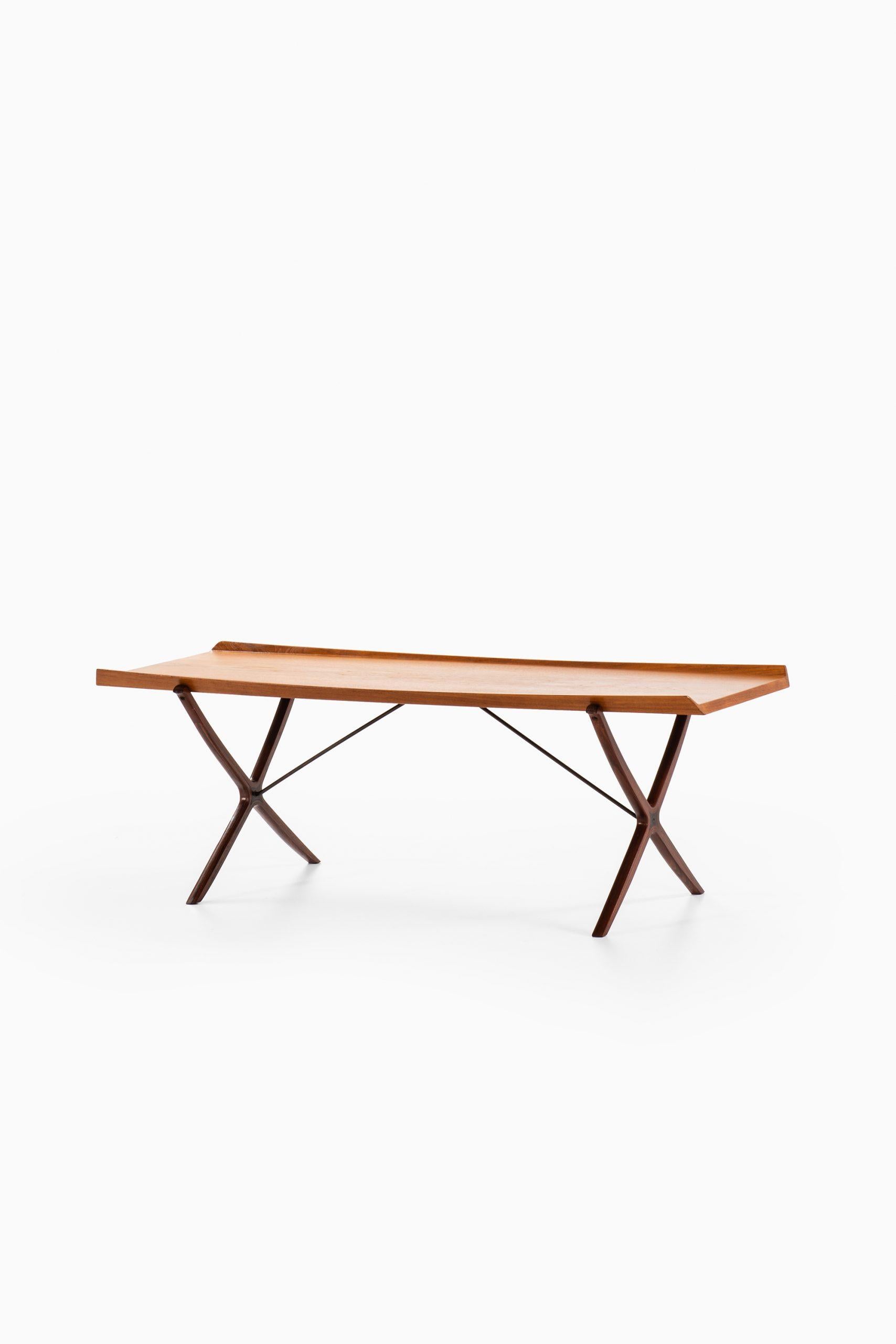 Very rare coffee table model 6743 / X-table designed by Peter Hvidt & Orla Mølgaard-Nielsen. Produced by Fritz Hansen in Denmark.