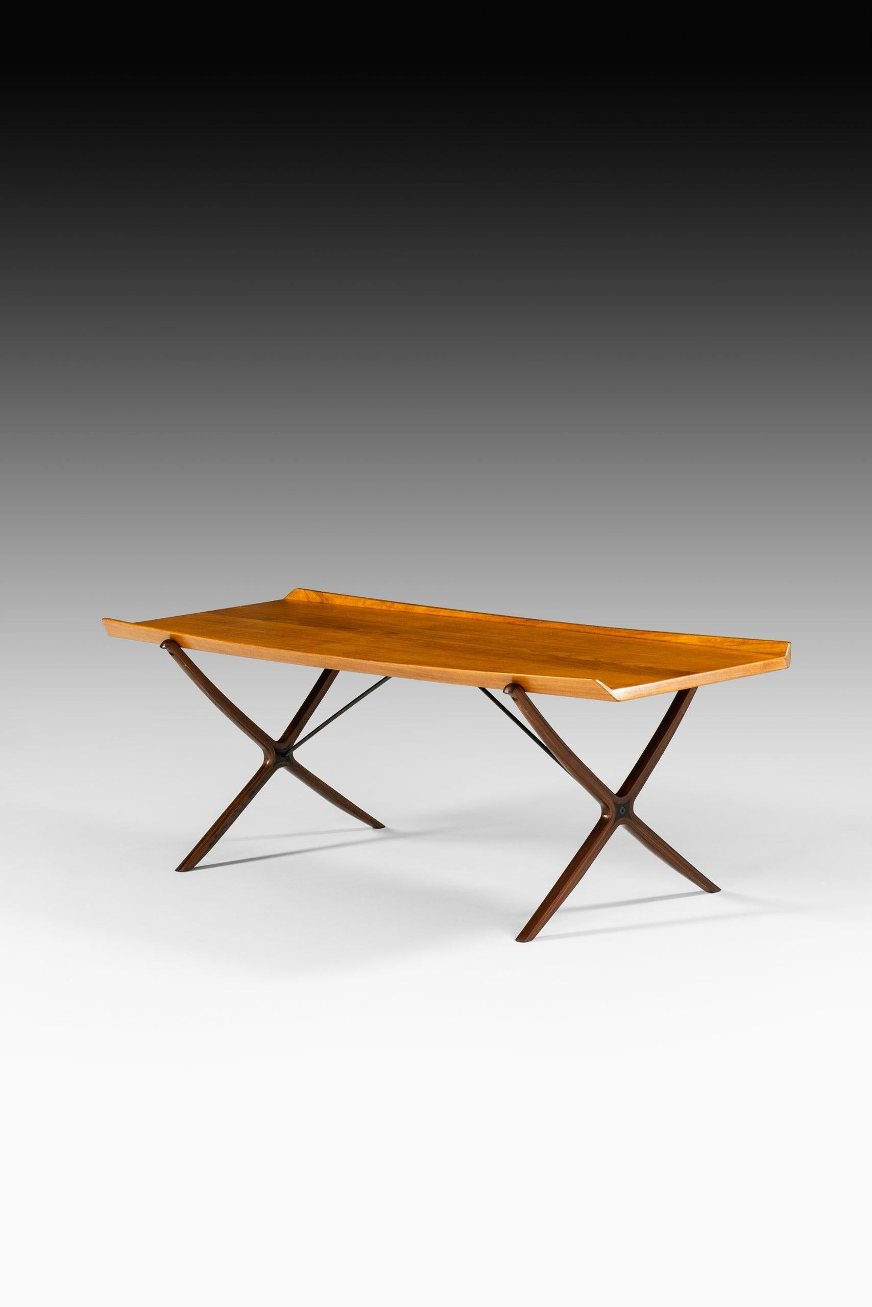 Mid-20th Century Peter Hvidt & Orla Mølgaard-Nielsen Coffee Table 6743 / X-Table by Fritz Hansen For Sale