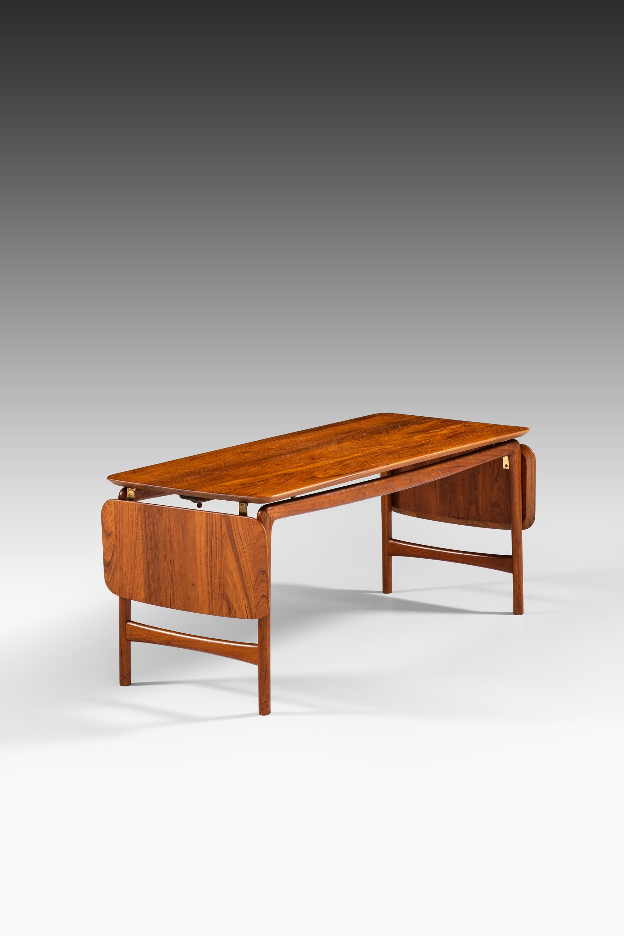 Peter Hvidt & Orla Mølgaard-Nielsen Coffee Table Model FD 15/54 in Teak For Sale 6