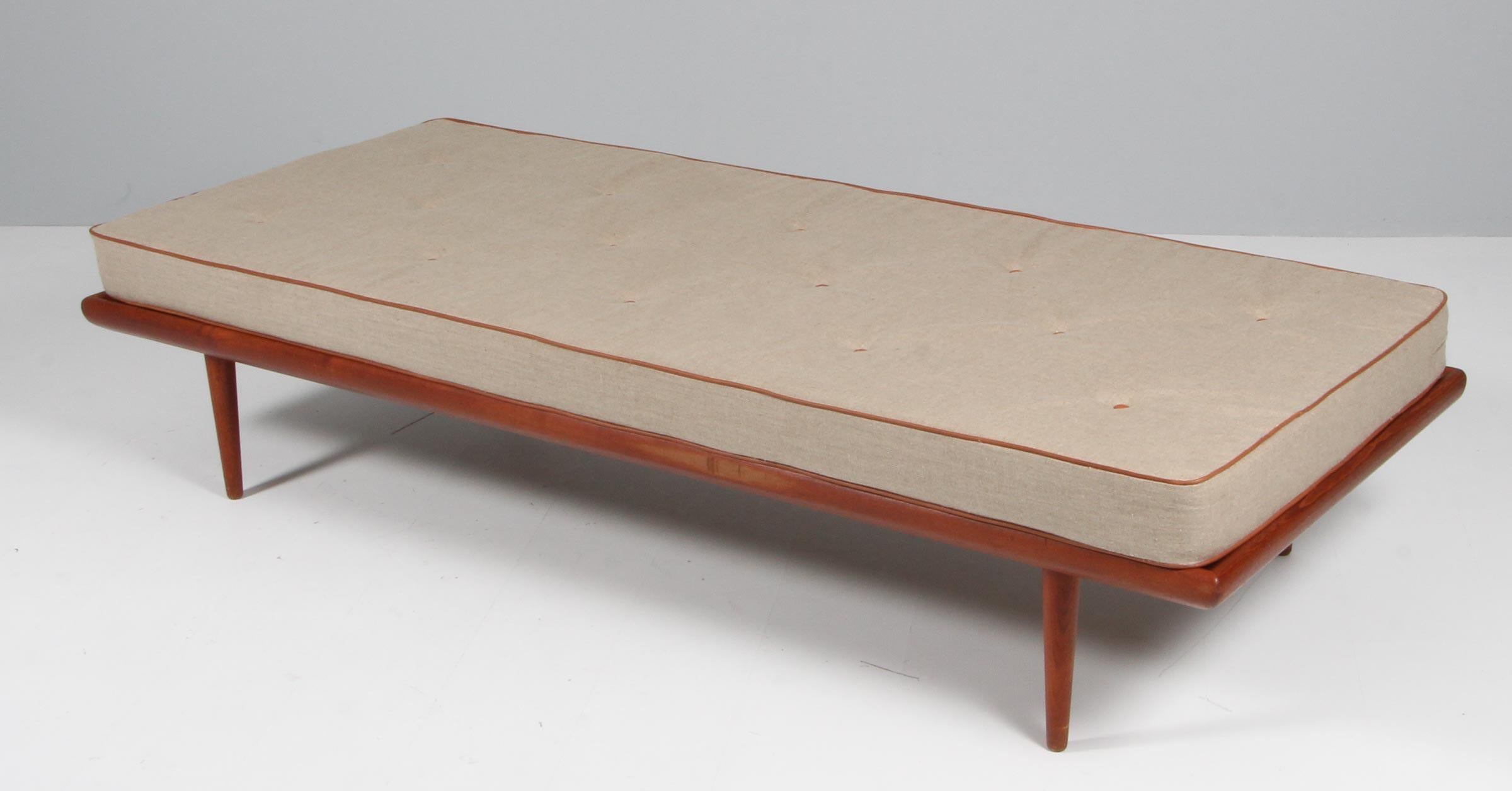 Peter Hvidt & Orla Mølgaard Nielsen daybed with solid teak frame.

New upholstered cushion with canvas and cognac aniline leather details.

Made by France & Daverkosen in the 1960s.