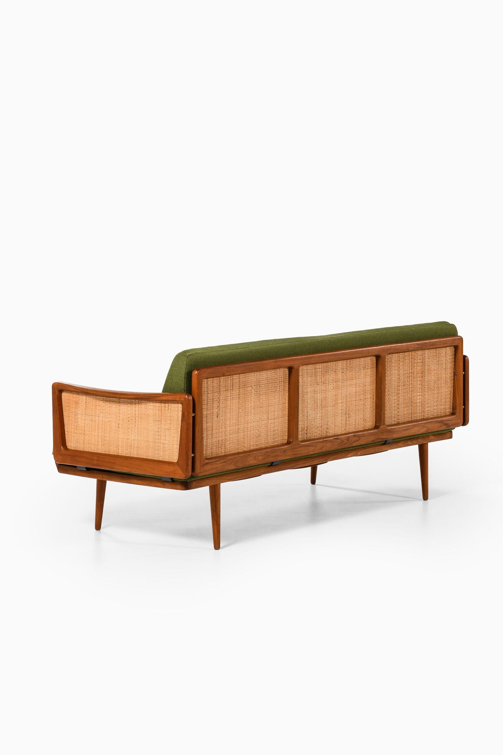 Mid-20th Century Peter Hvidt & Orla Mølgaard-Nielsen Daybed / Sofa Produced by France & Son For Sale