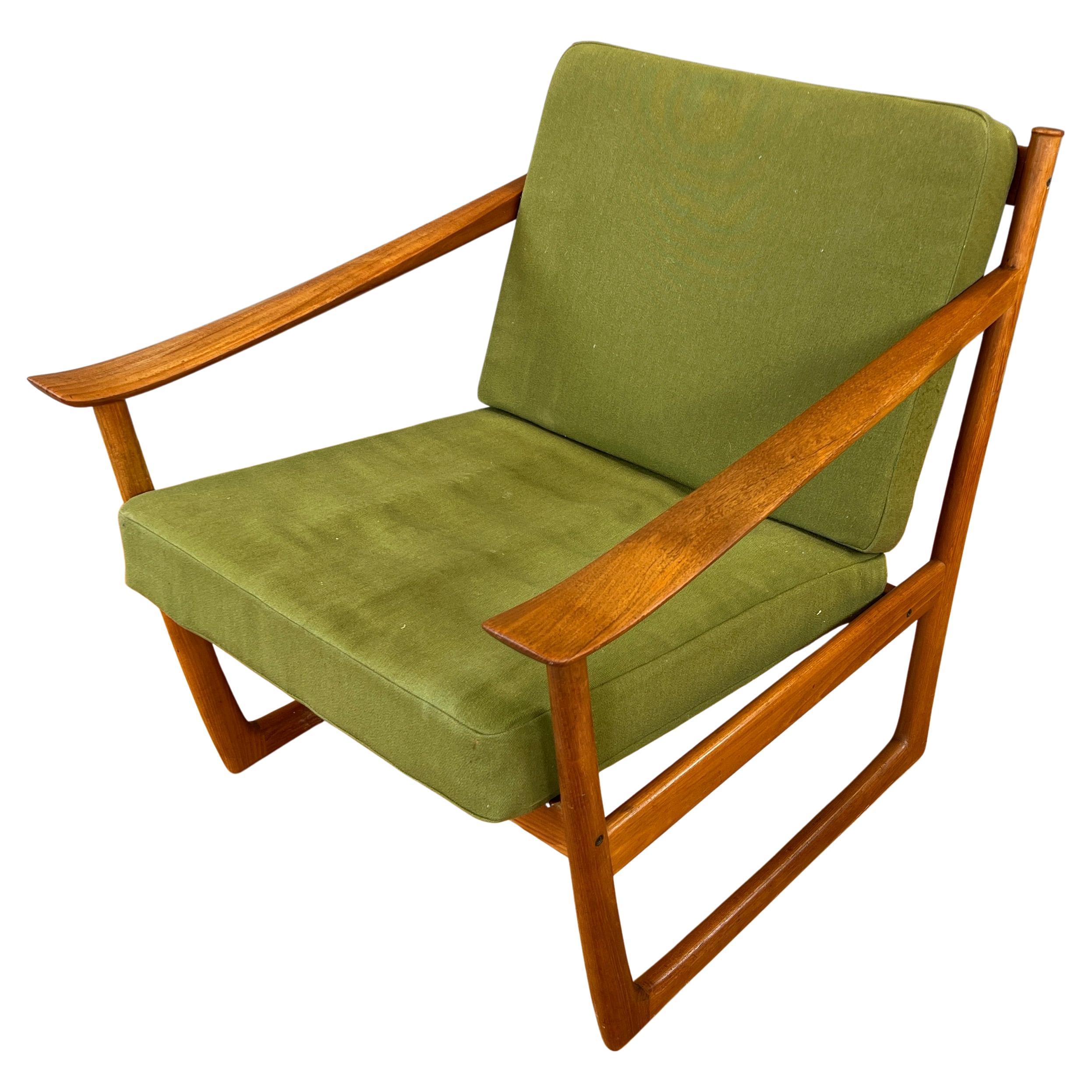 La chaise longue FD130 conçue par Peter Hvidt & Orla Mølgaard-Nielsen pour France & Sons