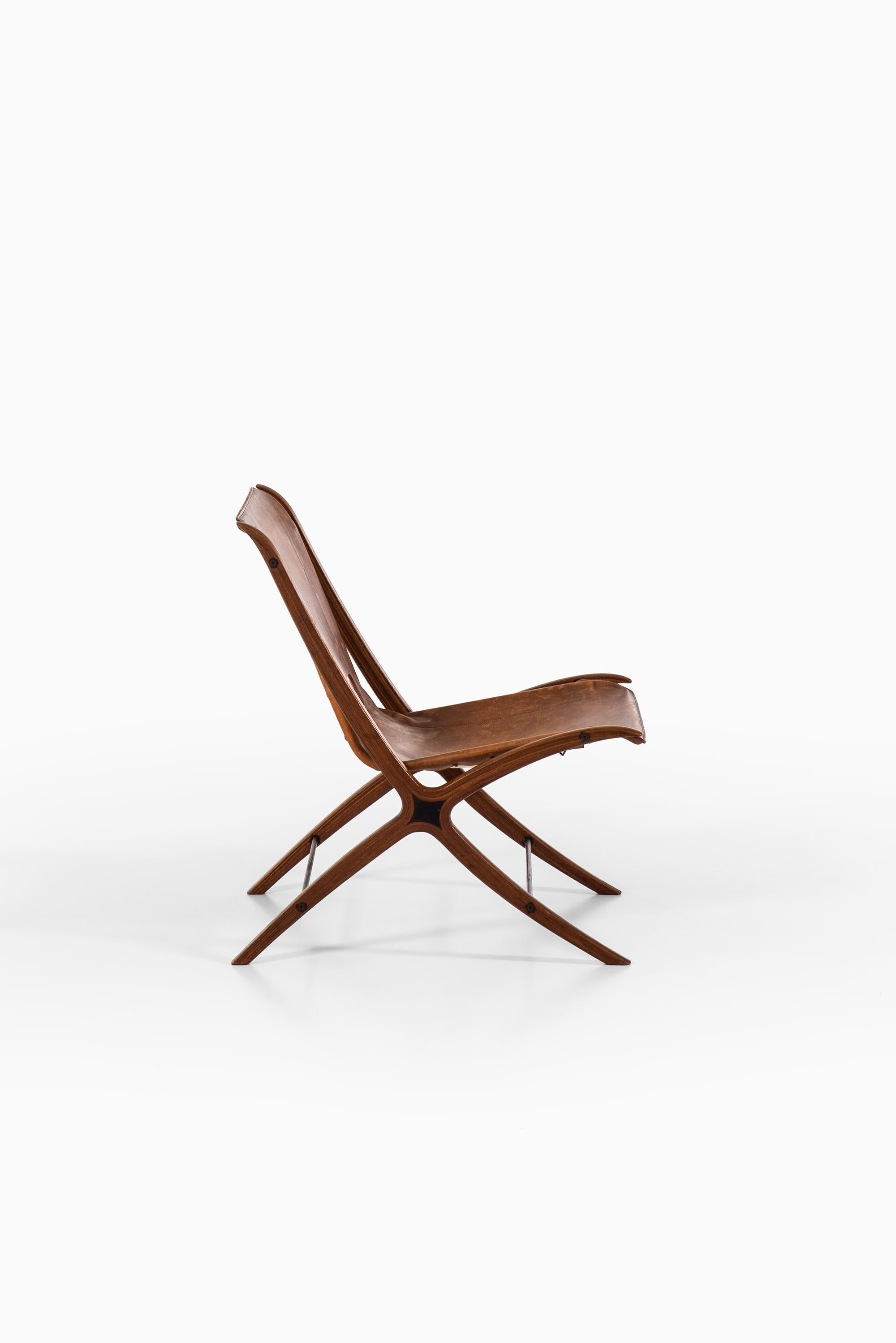 Seltener Sessel Modell X-chair / FH-6135 entworfen von Peter Hvidt & Orla Mølgaard-Nielsen. Produziert von Fritz Hansen in Dänemark.
