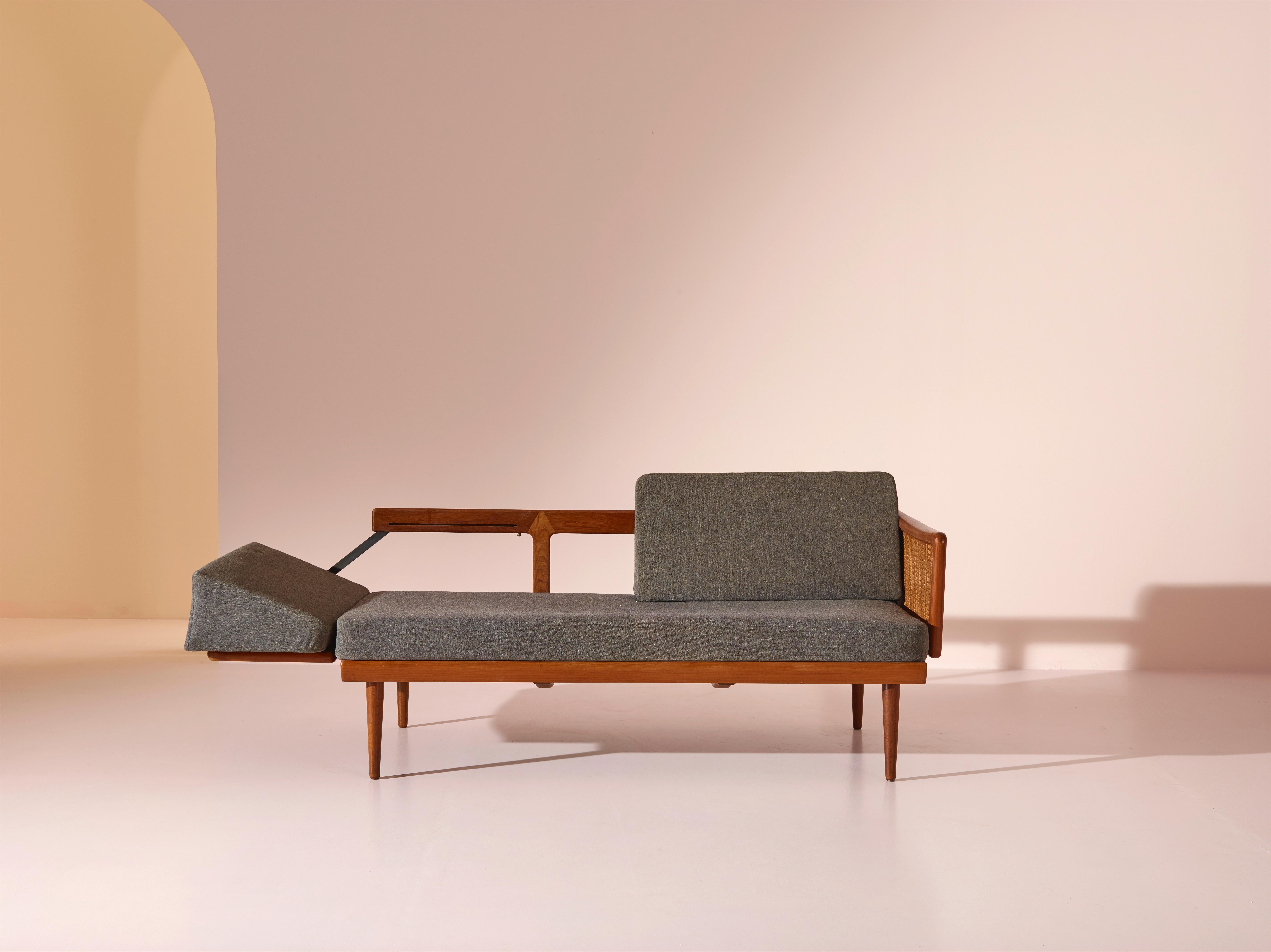 peter hvidt sofa