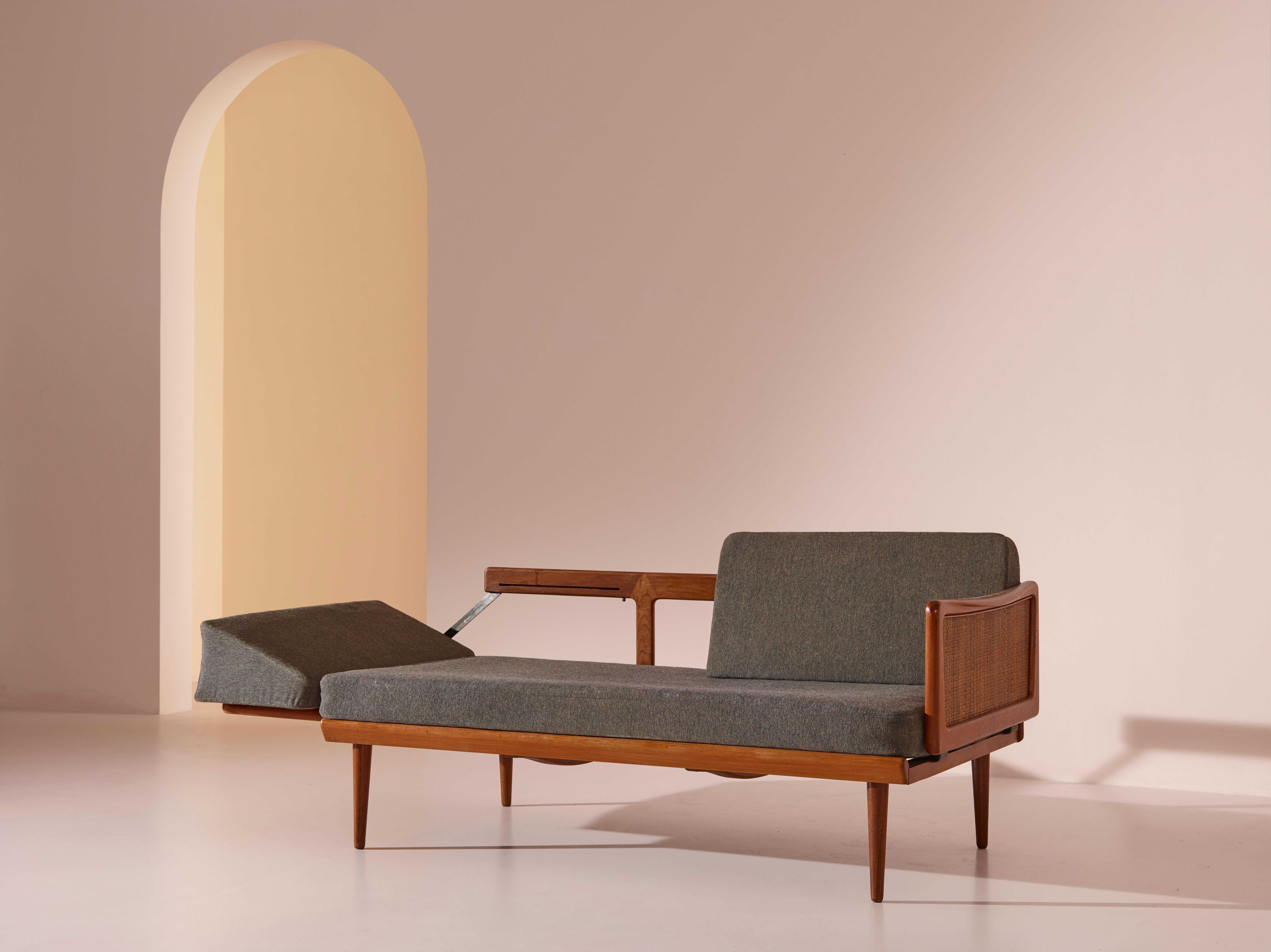 Mid-Century Modern Peter Hvidt & Orla Mølgaard-Nielsen, FD 451 sofa bed for France & Søn, 1960s For Sale