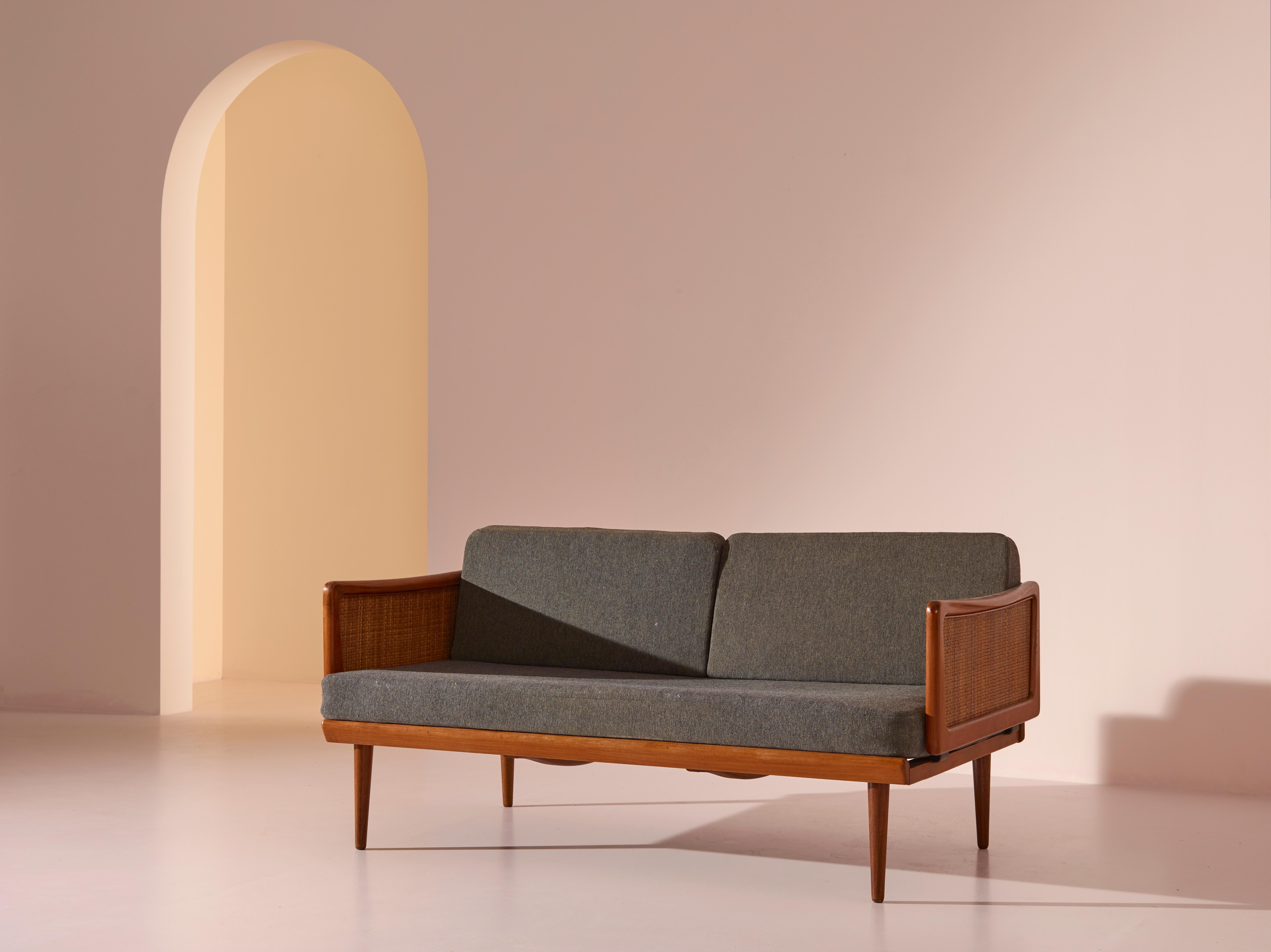 Mid-Century Modern Peter Hvidt & Orla Mølgaard-Nielsen, FD 451 sofa bed for France & Søn, 1960s For Sale