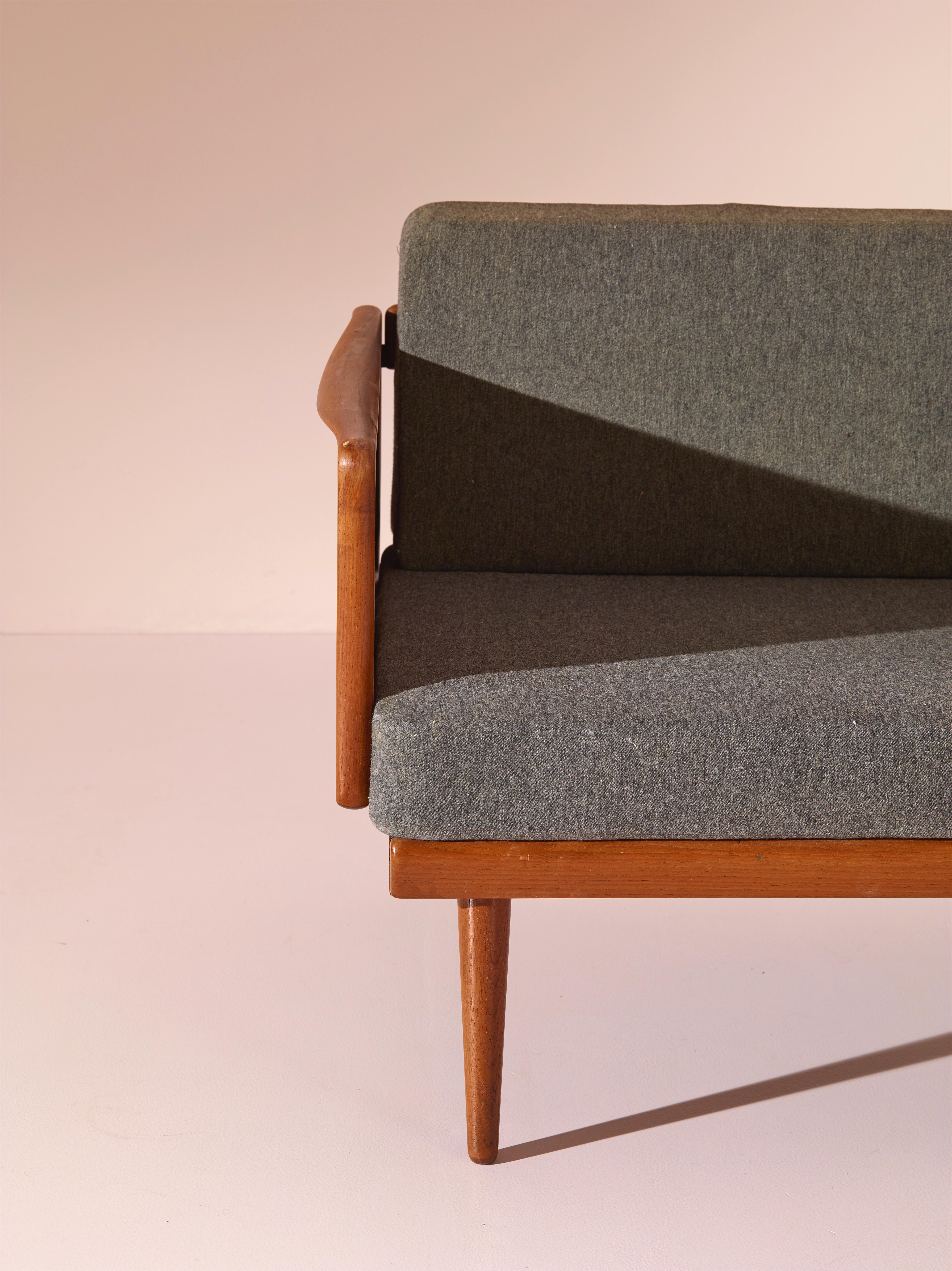 Peter Hvidt & Orla Mølgaard-Nielsen, FD 451 sofa bed for France & Søn, 1960s In Good Condition In Chiavari, Liguria