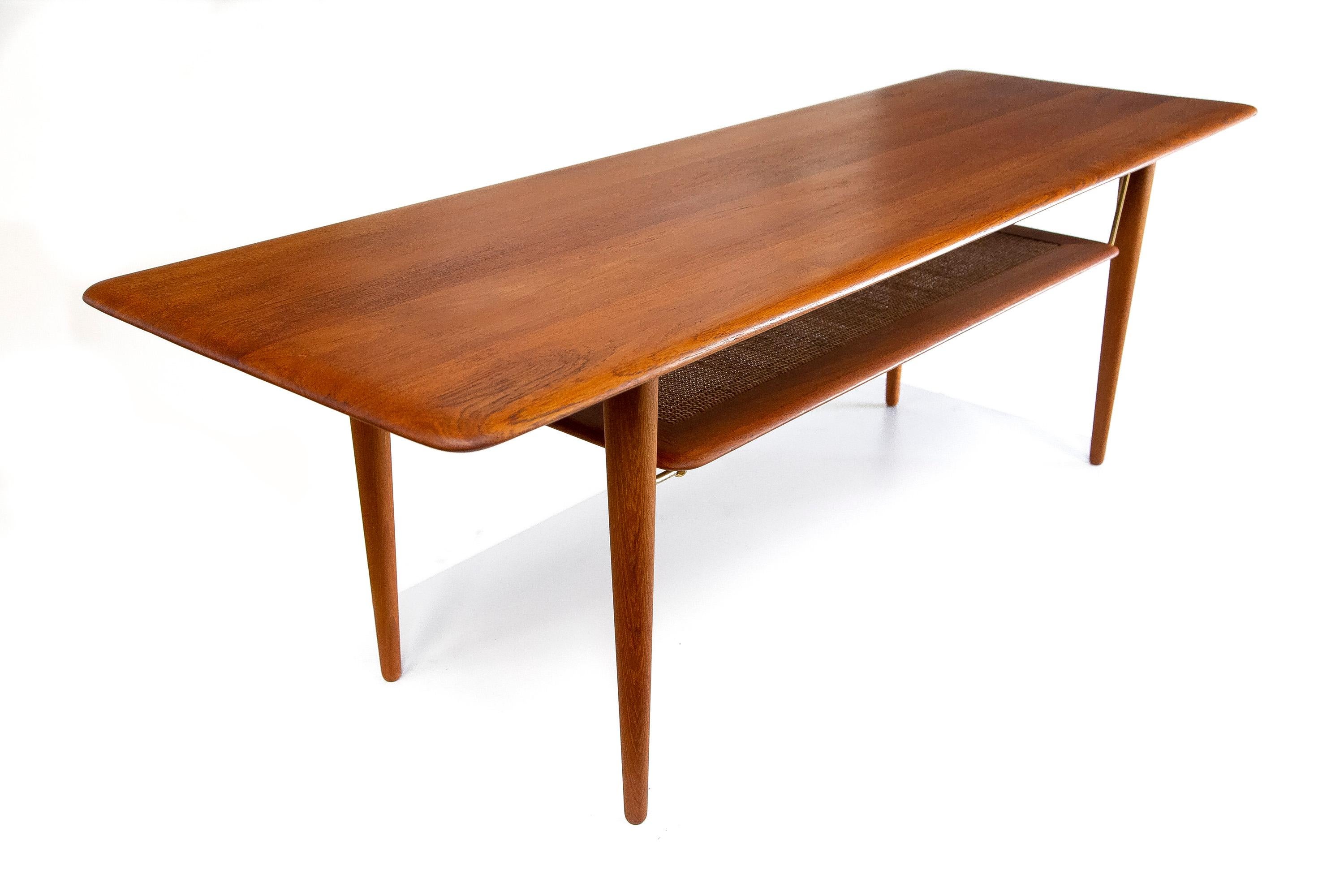 Peter Hvidt & Orla Mølgaard Nielsen FD 516 table basse France & Daverkosen, Danemark, années 1950.

FD 516 by Peter Hvidt & Orla Mølgaard Nielsen - Table basse en teck et rotin - Danemark années 1950.

Cette exquise table basse en teck a été conçue