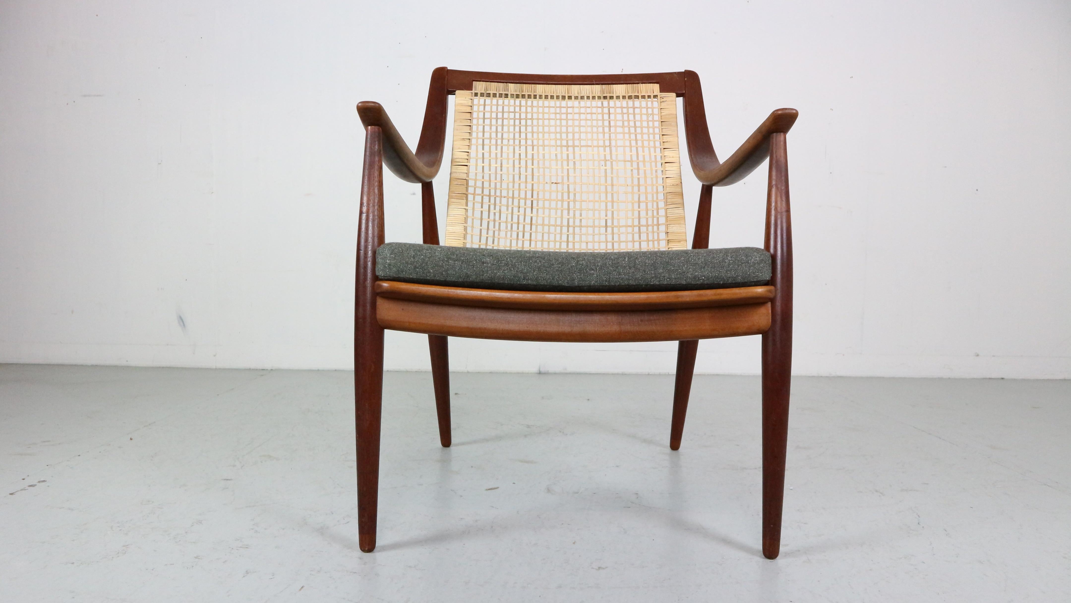Scandinave moderne Peter Hvidt & Orla Mølgaard-Nielsen FD146 Cane Back Easy Chair, Danemark en vente