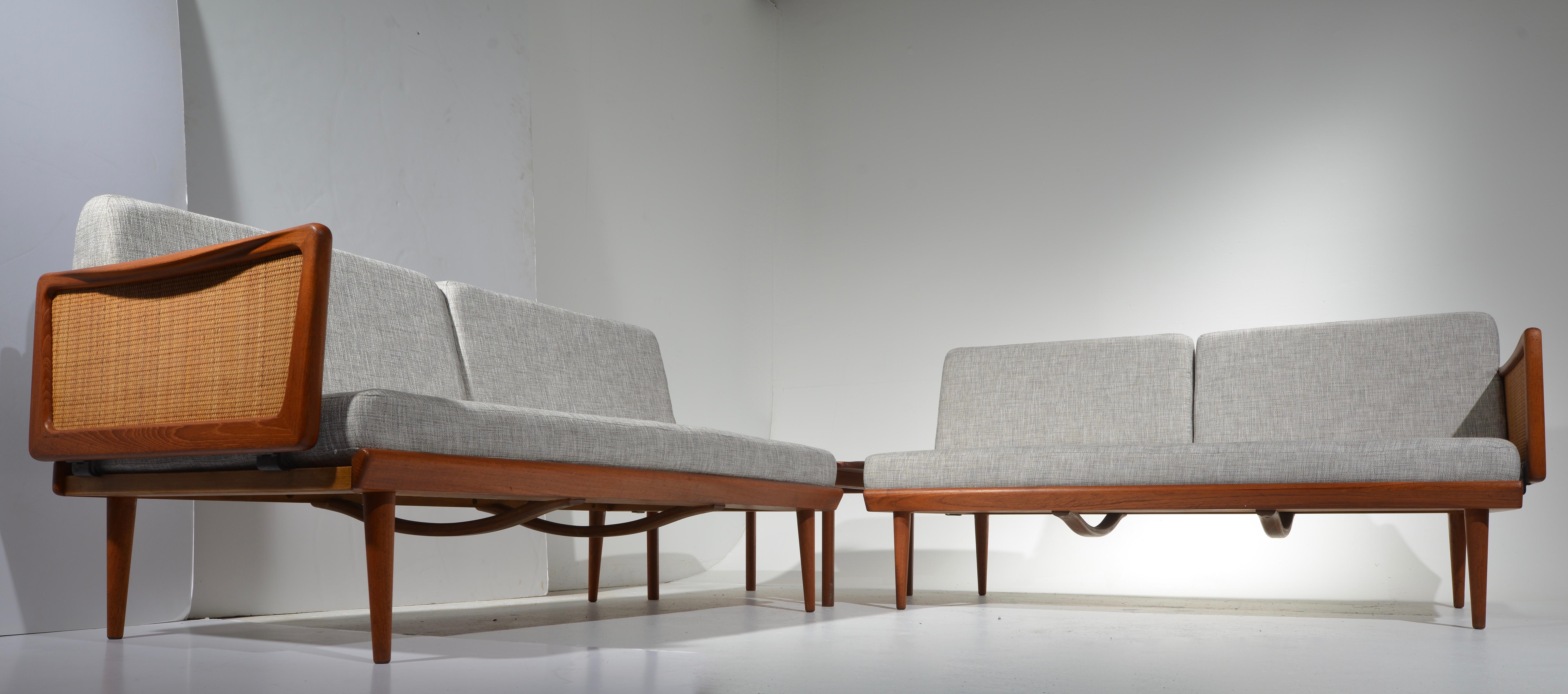 Peter Hvidt & Orla Mølgaard-Nielsen FD451 2 Section Sofa and Daybed  In Excellent Condition In Los Angeles, CA