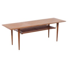 Peter Hvidt & Orla Mølgaard-Nielsen per France Sons FD 516 MCM Tavolino in Teak