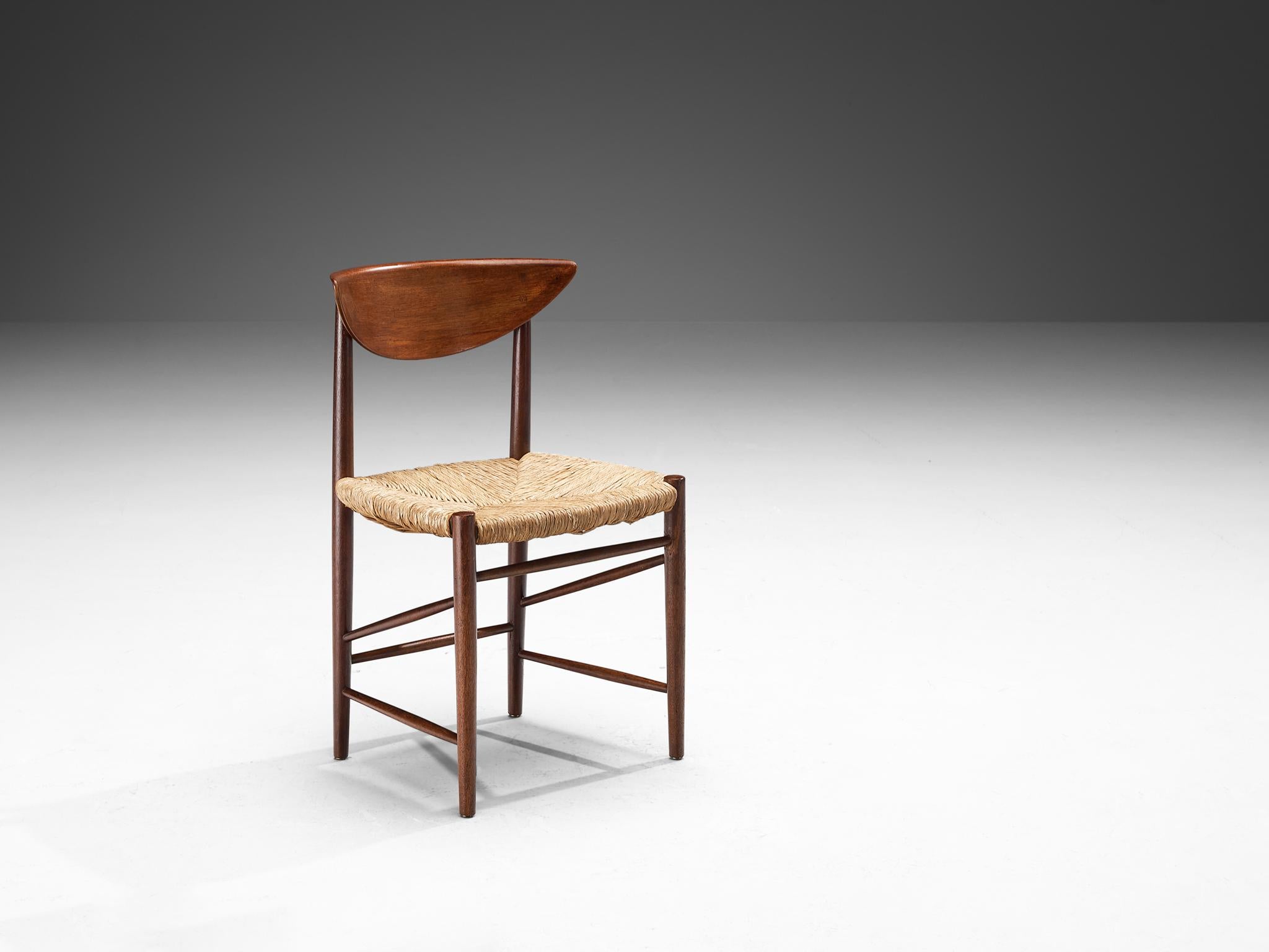 Peter Hvidt & Orla Mølgaard-Nielsen für Søborg Møbelfabrik, Esszimmerstuhl, Modell '316', Teak, Papierkordel, Dänemark, 1950er Jahre.

Dieser organisch anmutende Stuhl ist mit viel Liebe zum Detail gefertigt, was sich in der schönen, geschwungenen