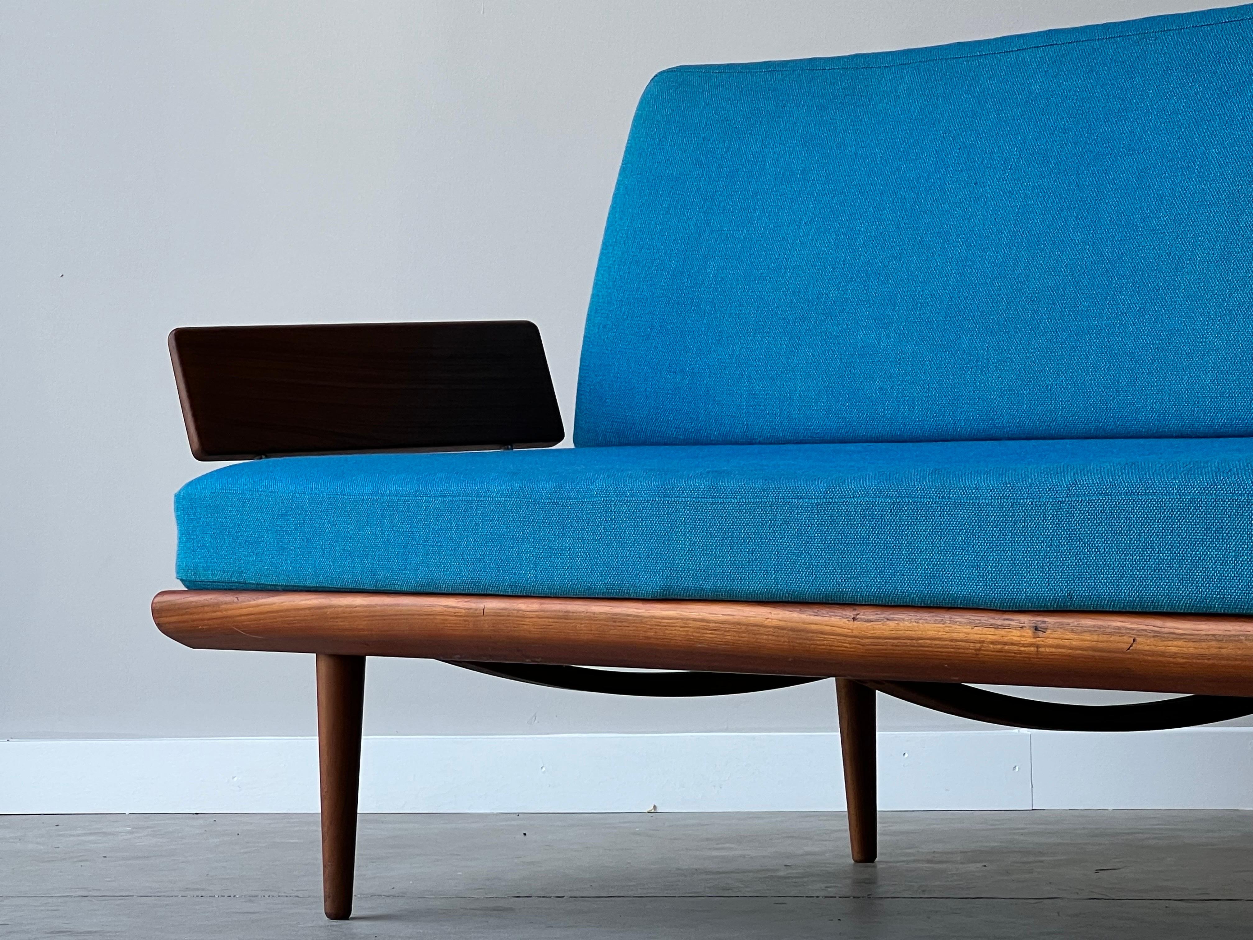Peter Hvidt & Orla Mølgaard-Nielsen “Minerva” Sofa 4