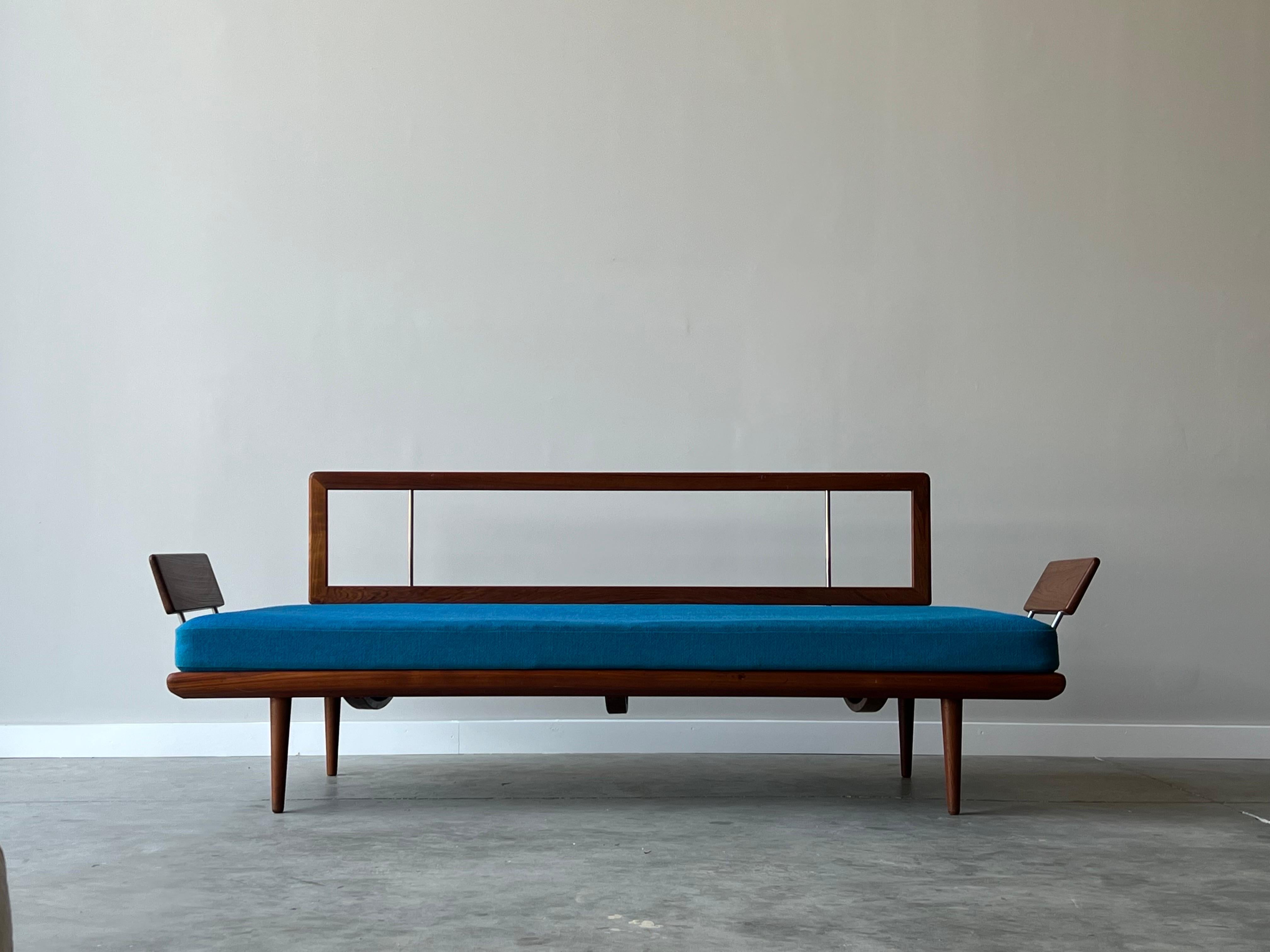 Peter Hvidt & Orla Mølgaard-Nielsen “Minerva” Sofa 1