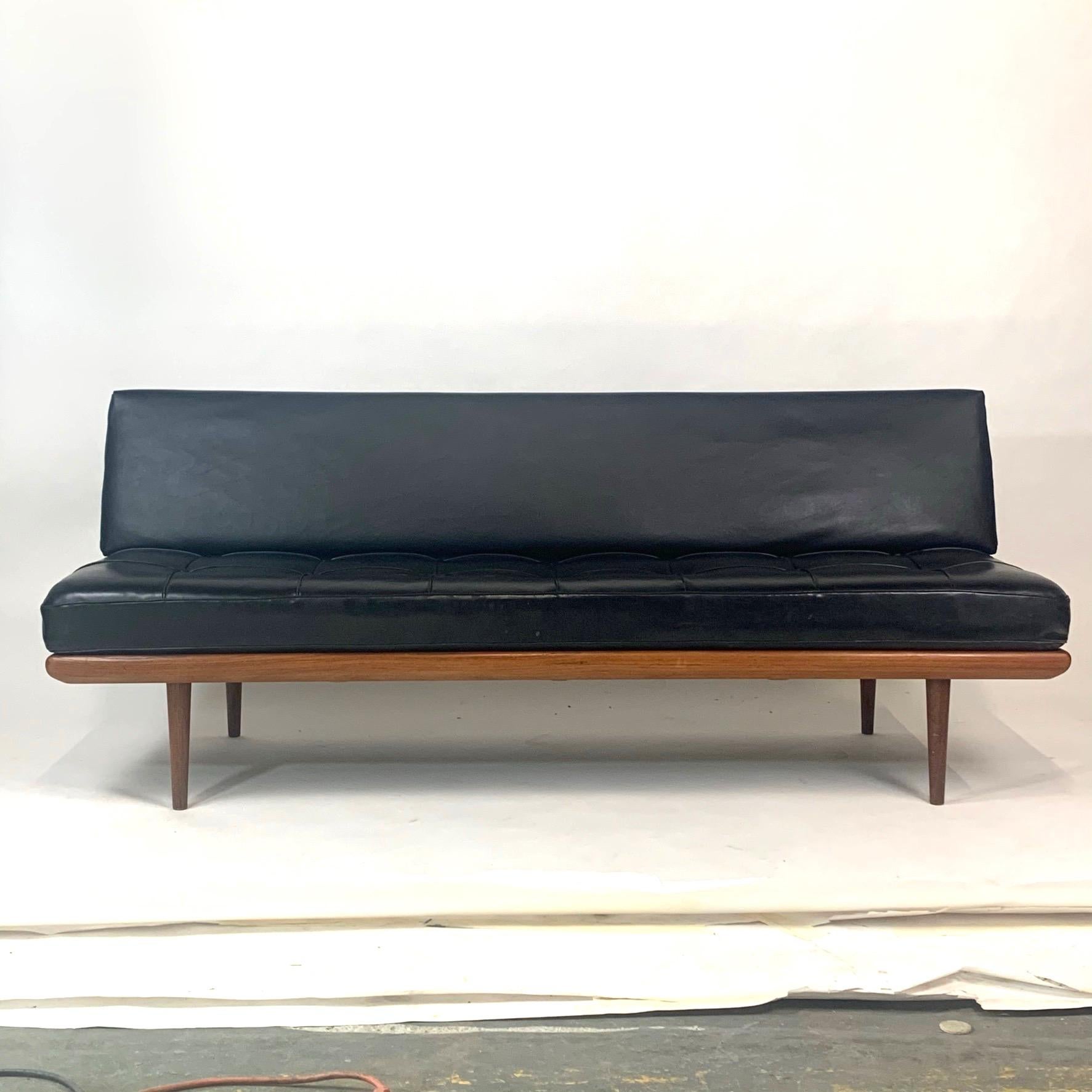 Wonderful daybed/sofa model FD 417 'Minerva' by Peter Hvidt & Orla Mølgaard Nielsen for France & Son, Denmark, 1960s.